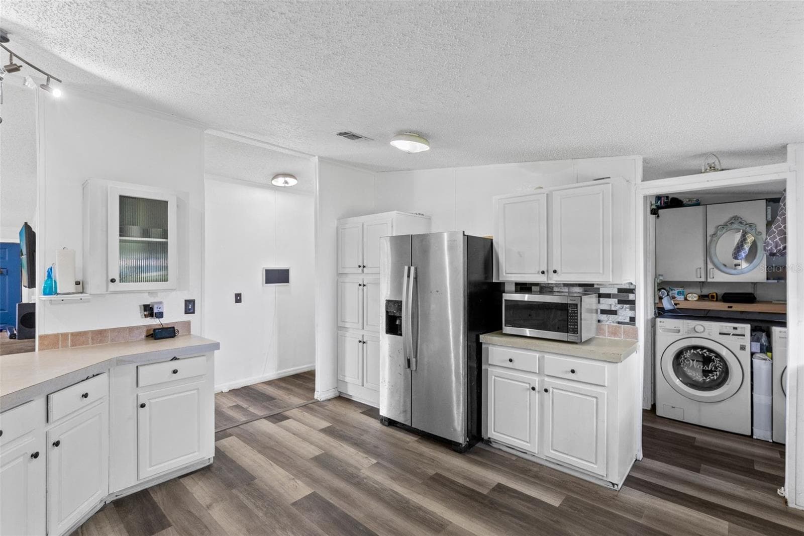 Manufactured Home at 35729 HUFF RD, EUSTIS, photo 9 of 31