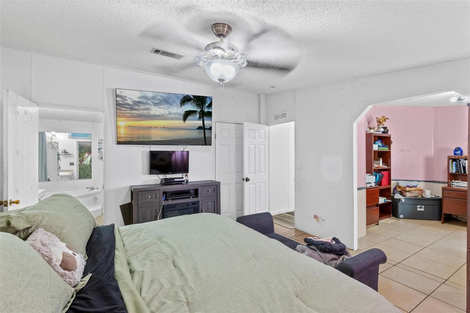 Manufactured Home at 35729 HUFF RD, EUSTIS, photo 12 of 31