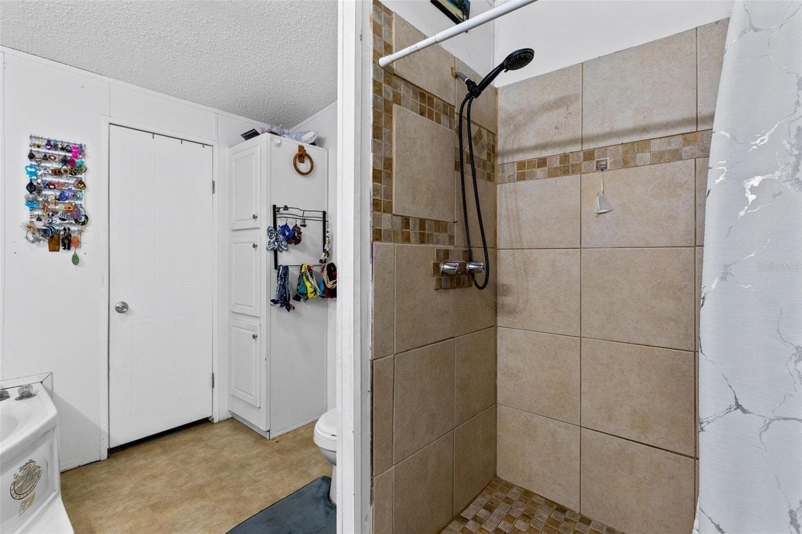 Manufactured Home at 35729 HUFF RD, EUSTIS, photo 14 of 31