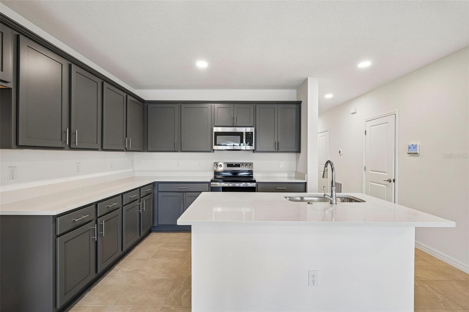 Townhouse at 6848 HOLCOMBE DOWN DR, ZEPHYRHILLS, photo 3 of 32