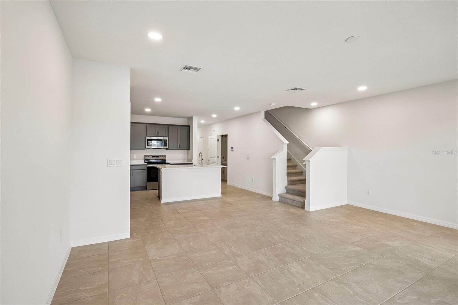 Townhouse at 6848 HOLCOMBE DOWN DR, ZEPHYRHILLS, photo 8 of 32