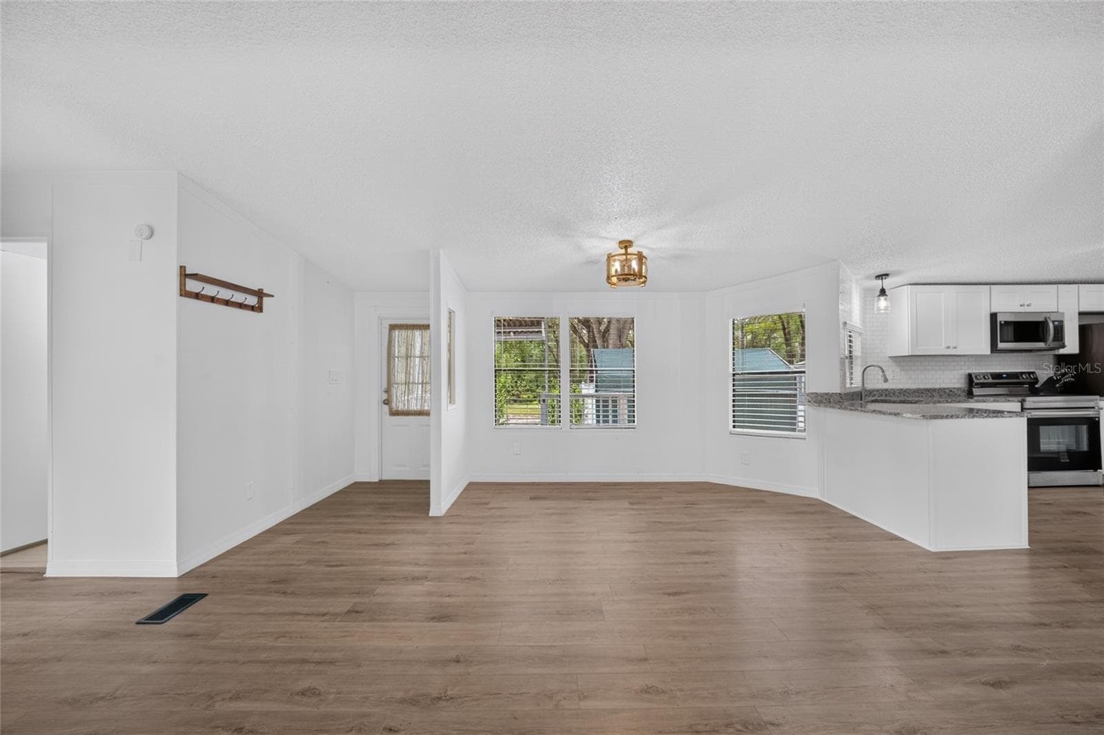 Manufactured Home at 3353 SW 181ST CT, DUNNELLON, photo 9 of 60