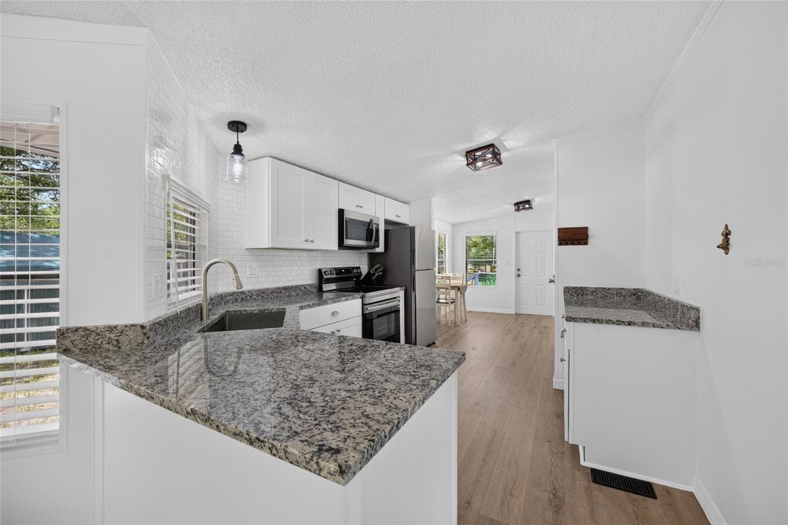 Manufactured Home at 3353 SW 181ST CT, DUNNELLON, photo 13 of 60