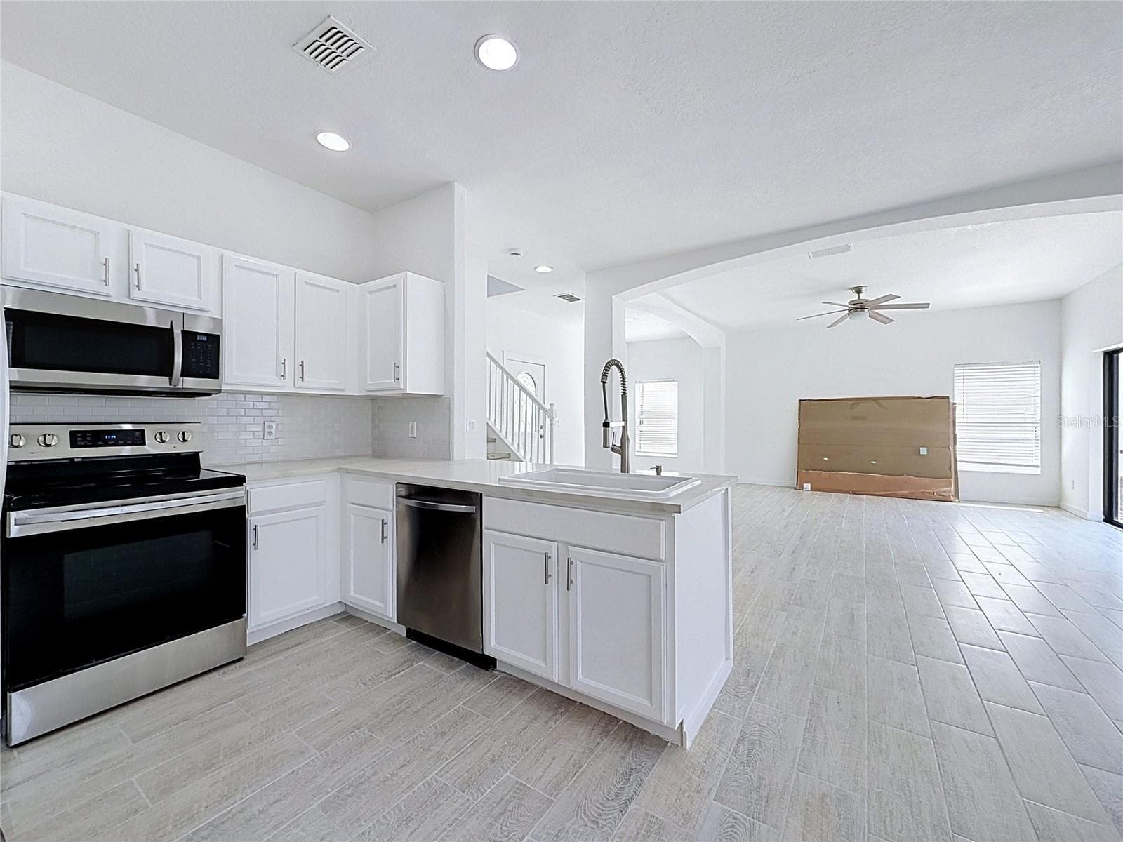 Single Family Residence at 16710 CARIBBEAN BREEZE WAY, CLERMONT, photo 19 of 44