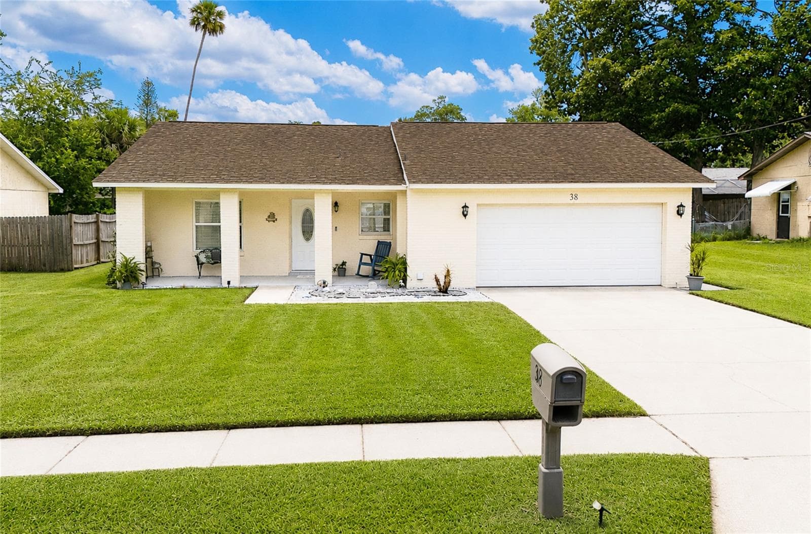 Single Family Residence at 38 LAUREL OAKS CIR, ORMOND BEACH, photo 2 of 27