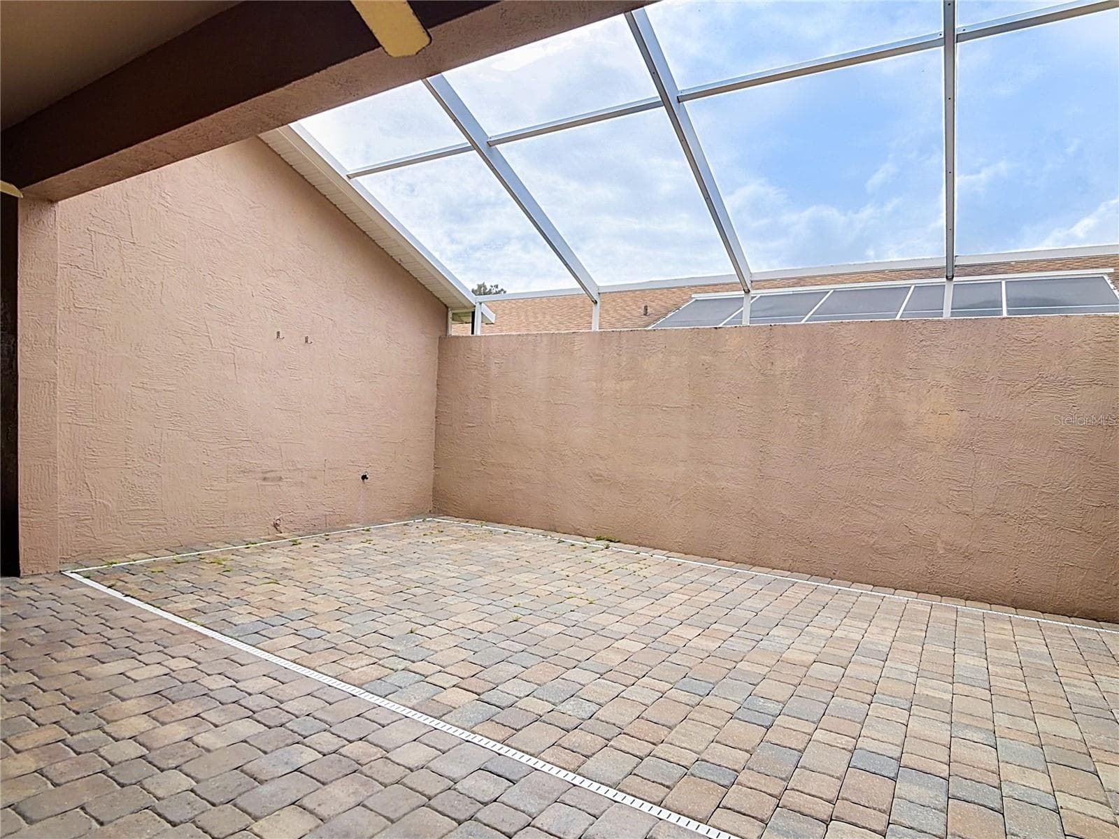 Courtyard living space - 4178 CANNES AVE, LAKE WALES