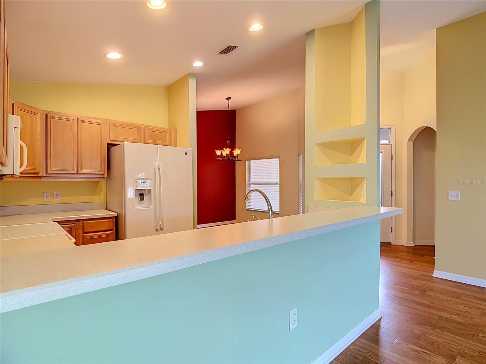 Breakfast bar - 4178 CANNES AVE, LAKE WALES