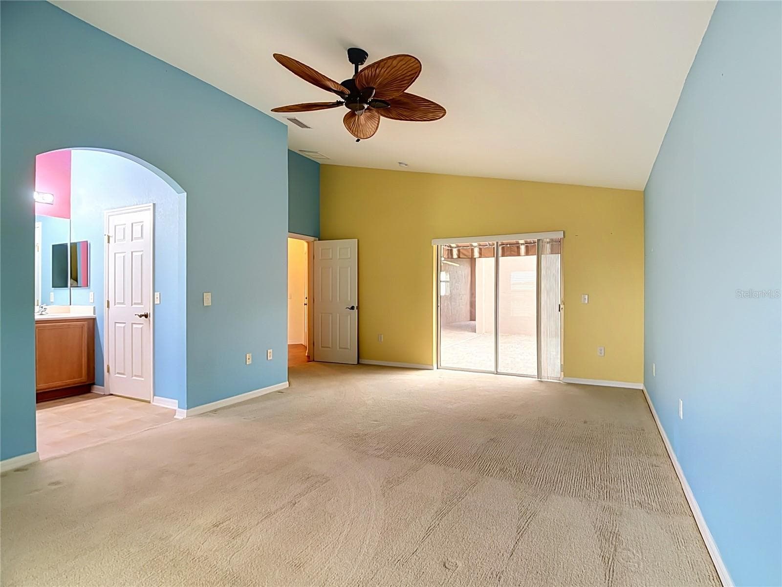 Spacious room - 4178 CANNES AVE, LAKE WALES