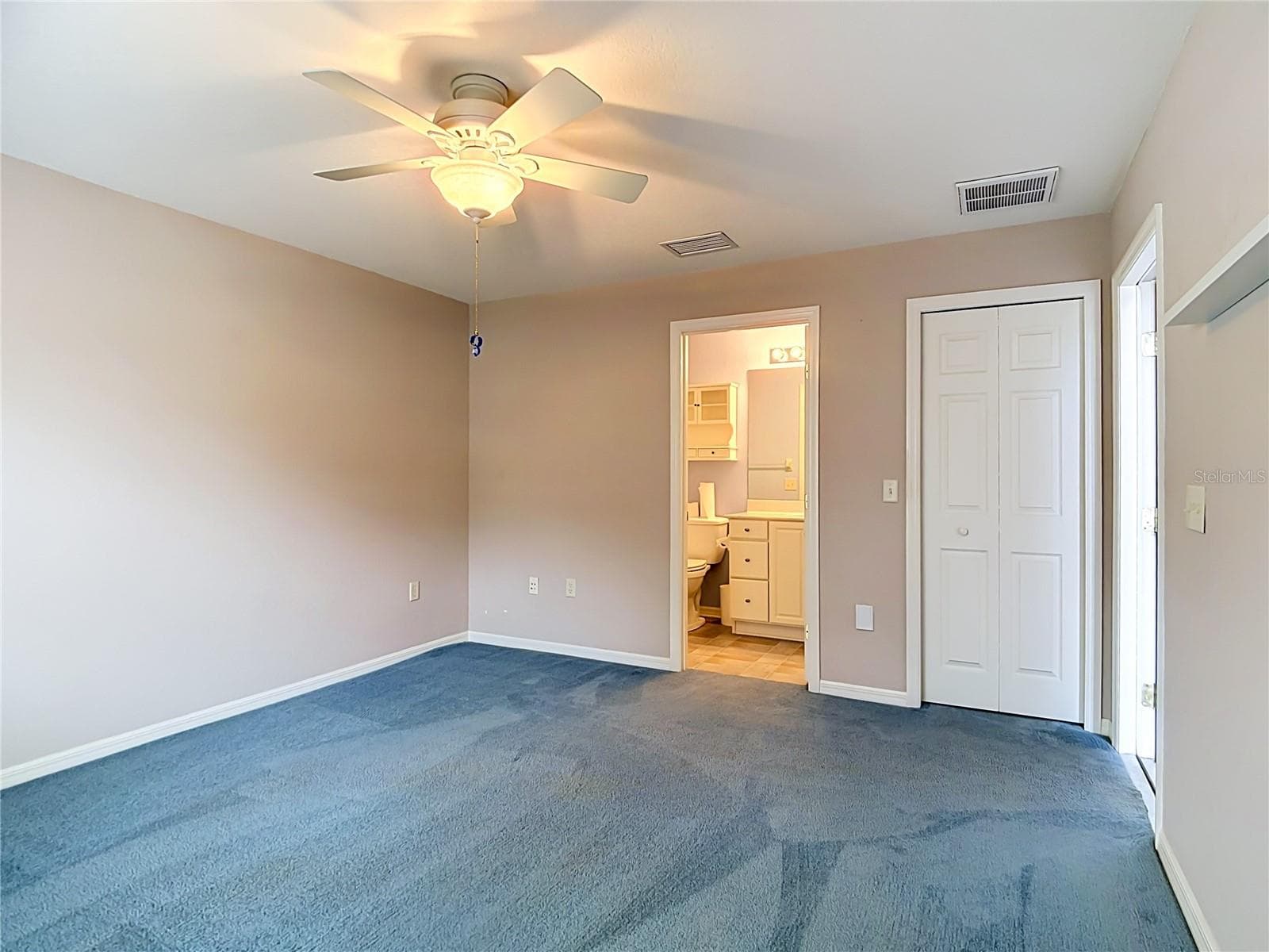 Guest suite with bathroom - 4178 CANNES AVE, LAKE WALES
