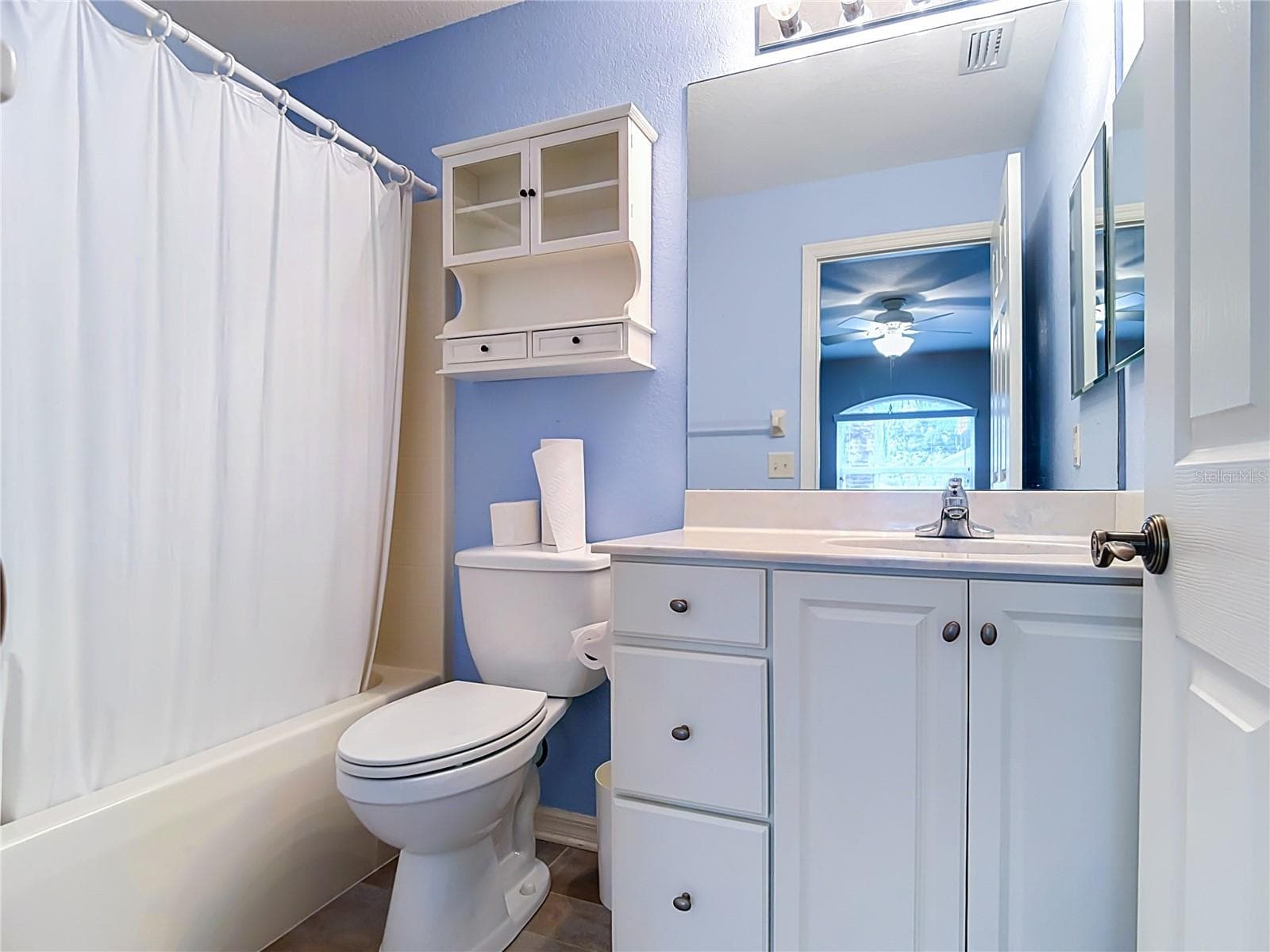 Third bathroom in guest suite - 4178 CANNES AVE, LAKE WALES