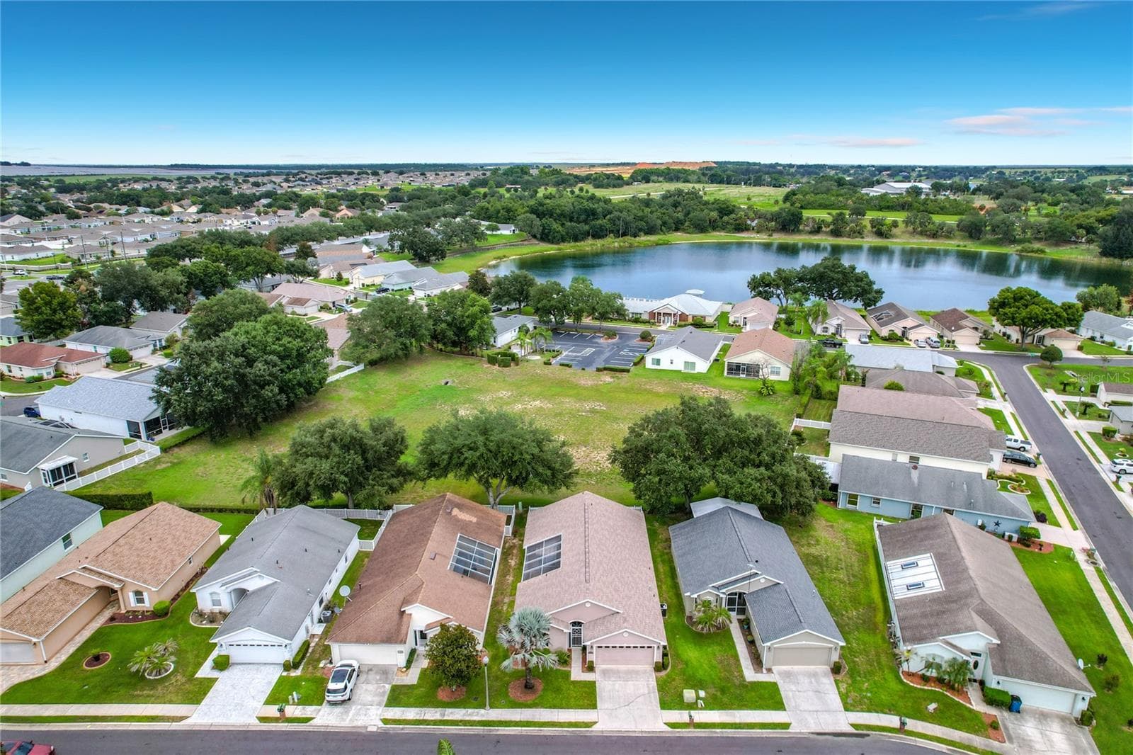 Close proximity to clubhouse - 4178 CANNES AVE, LAKE WALES