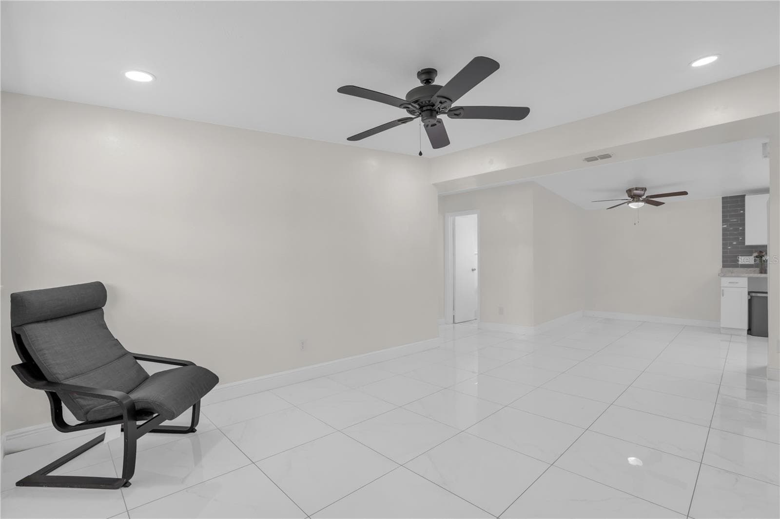 Single Family Residence at 7013 COCOS DR, ORLANDO, photo 4 of 25