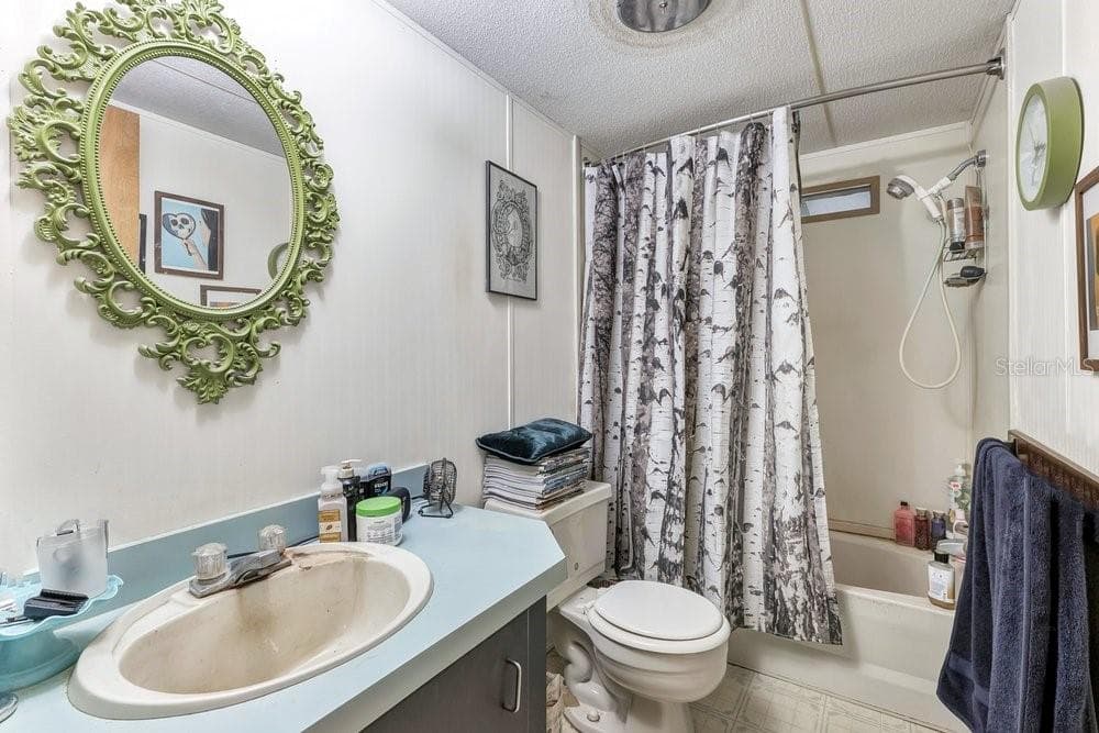 Hallway bathroom - 5074 S KALIGA DR, ST CLOUD