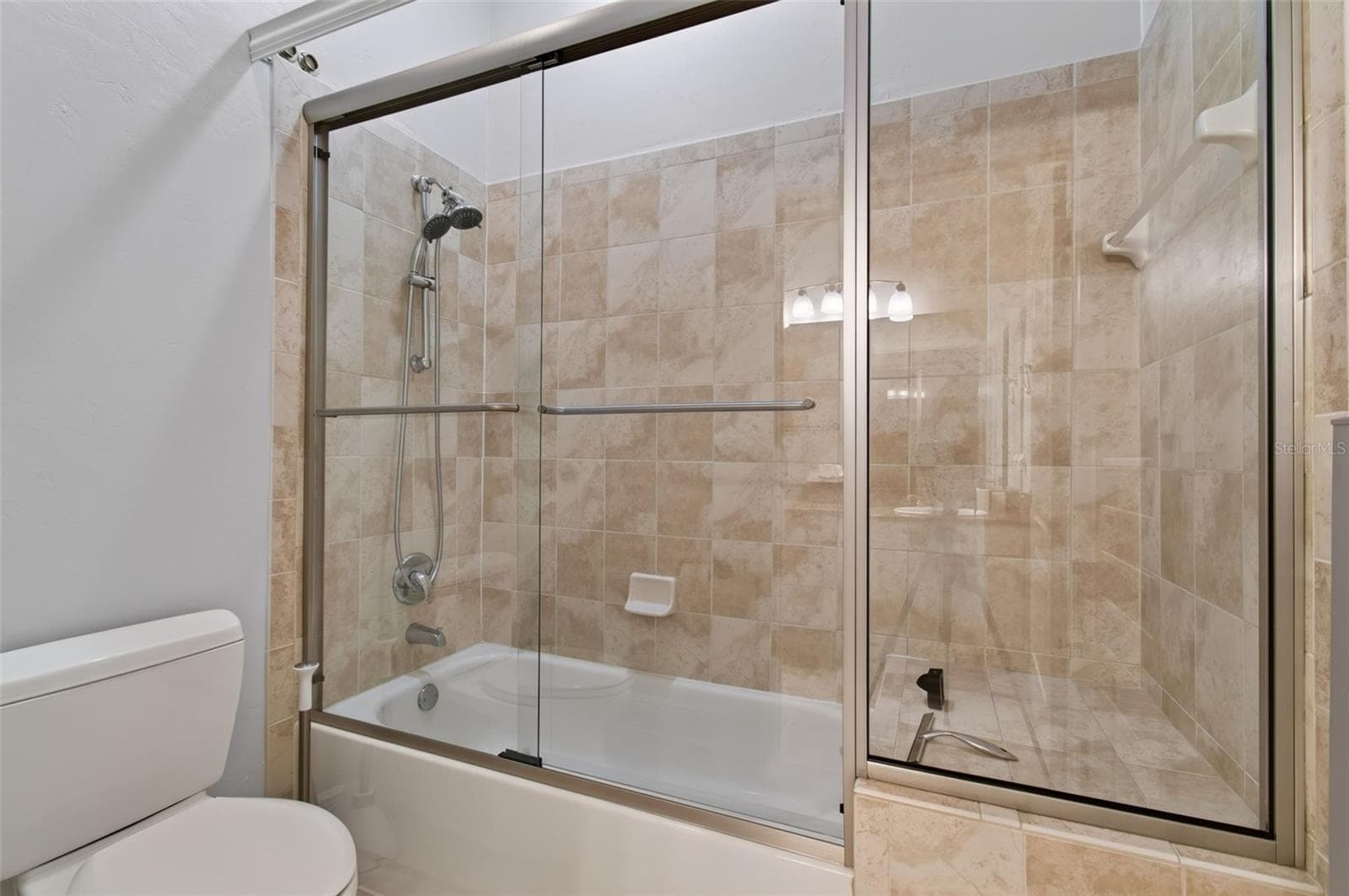 Jack and Jill Bathroom - 1326 SW 90TH ST, GAINESVILLE
