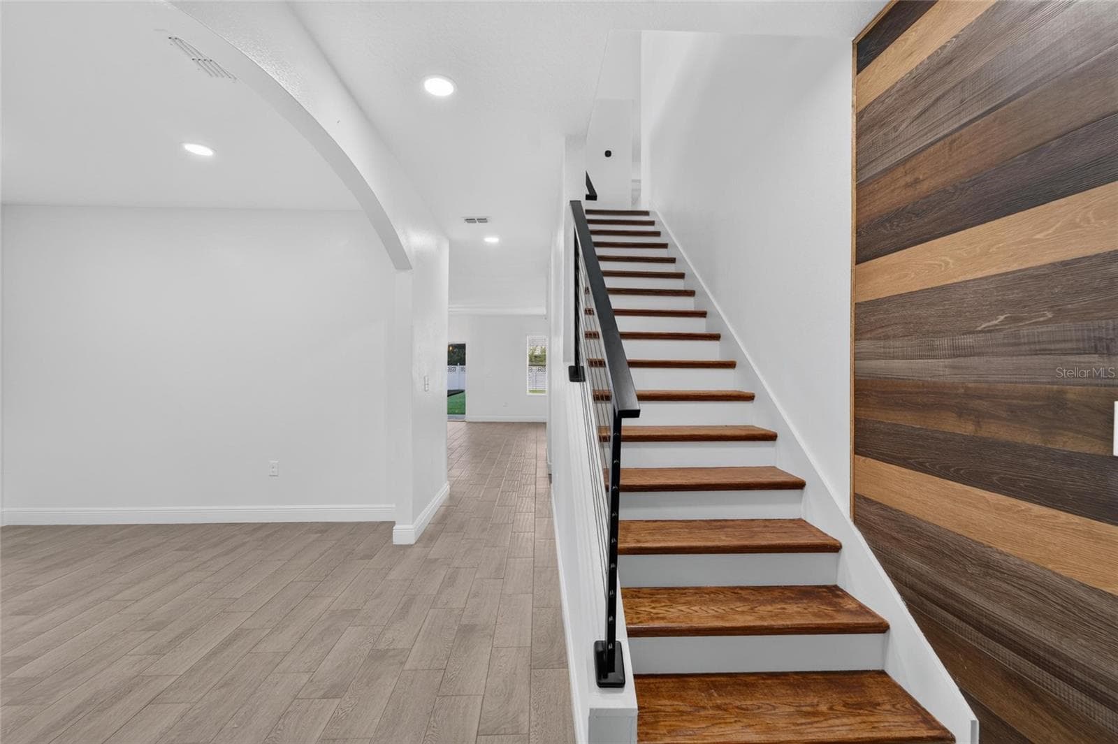 Single Family Residence at 9637 TRONCAIS CIR, THONOTOSASSA, photo 4 of 64