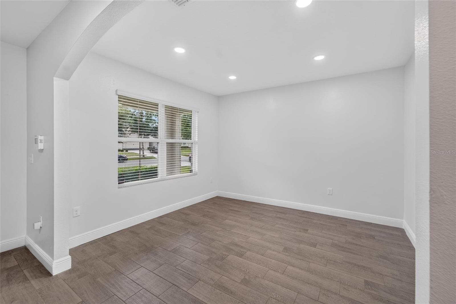 First Floor Flex Space off of Foyer overlooking front yard - 9637 TRONCAIS CIR, THONOTOSASSA