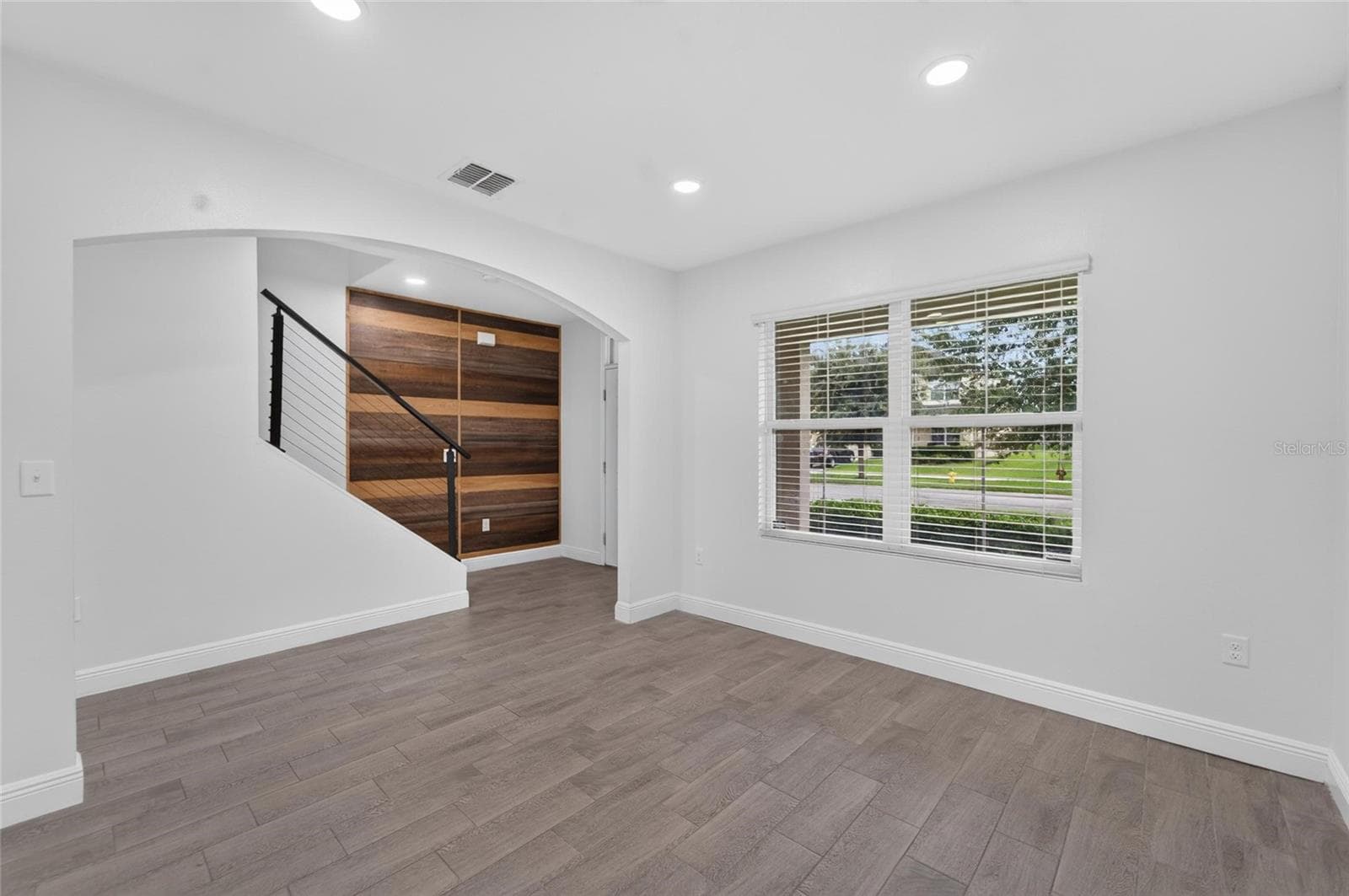 Single Family Residence at 9637 TRONCAIS CIR, THONOTOSASSA, photo 7 of 64