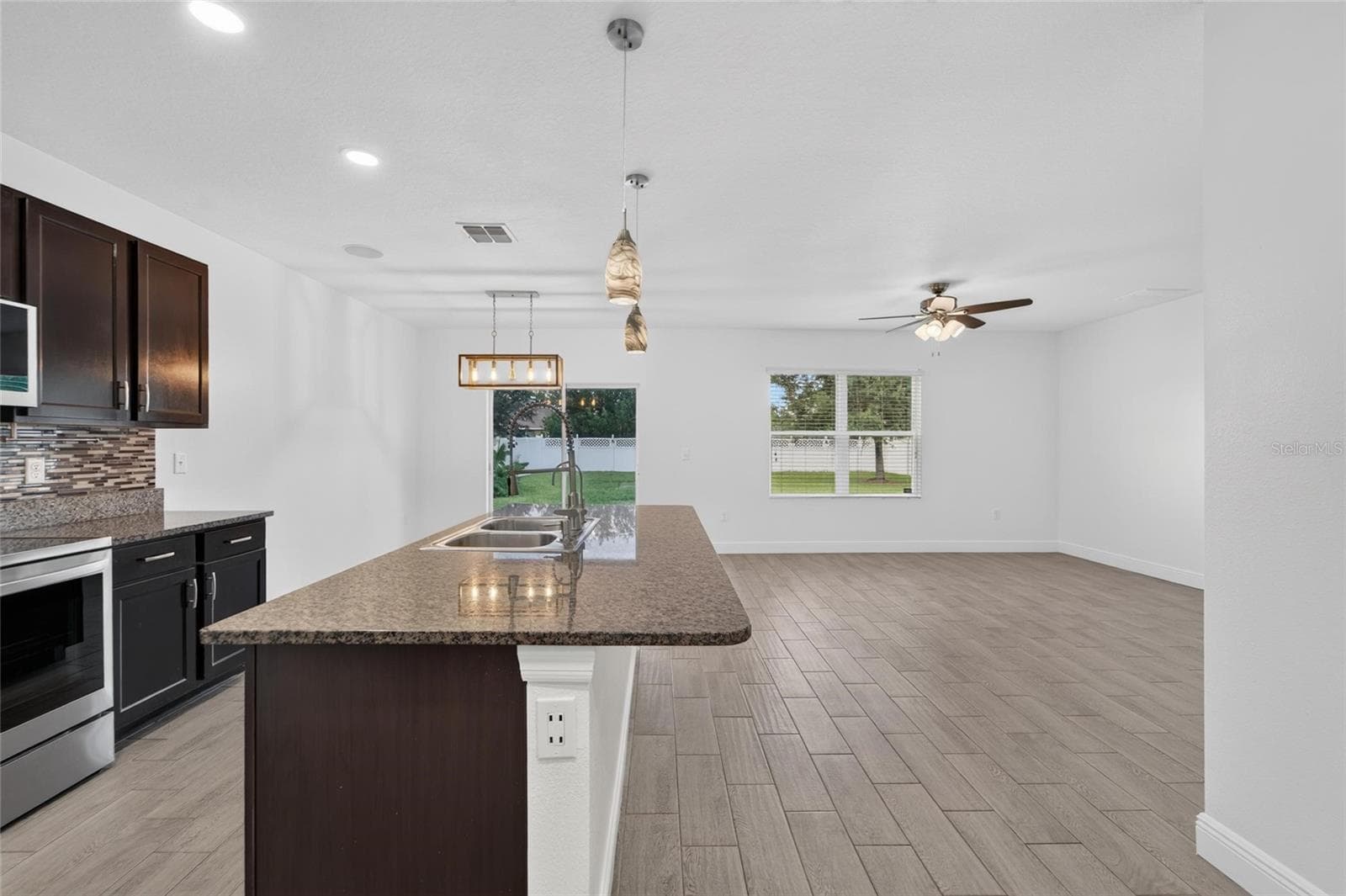 Single Family Residence at 9637 TRONCAIS CIR, THONOTOSASSA, photo 8 of 64