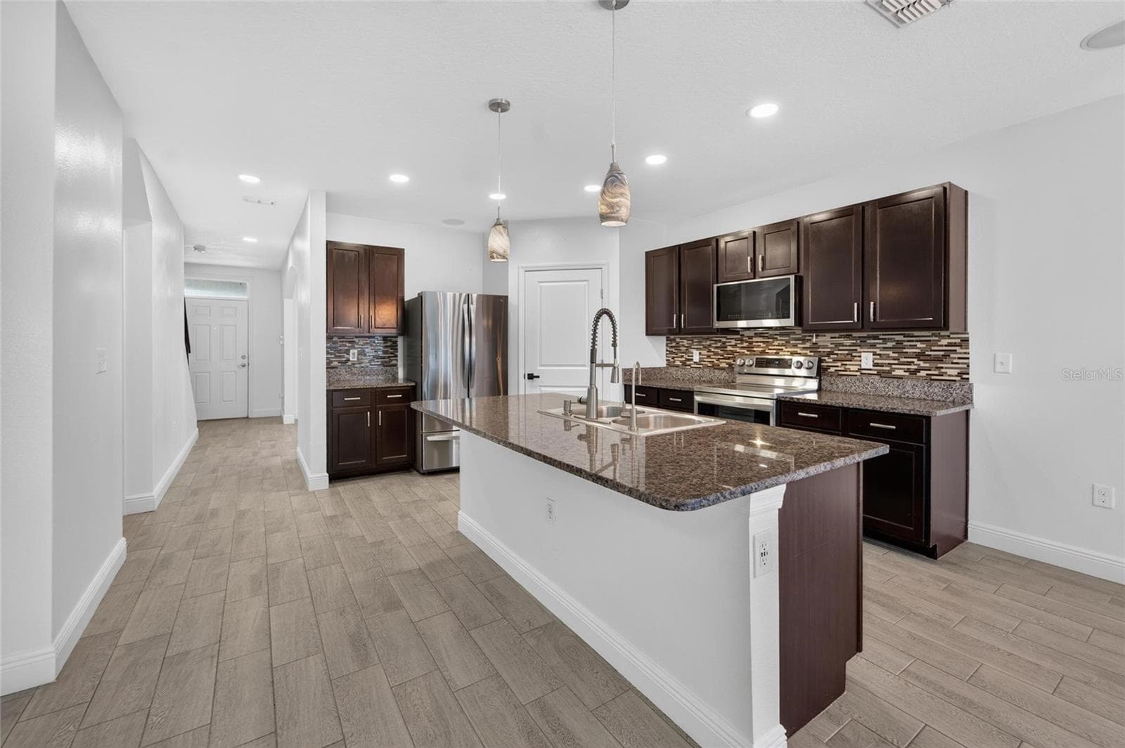 Single Family Residence at 9637 TRONCAIS CIR, THONOTOSASSA, photo 11 of 64