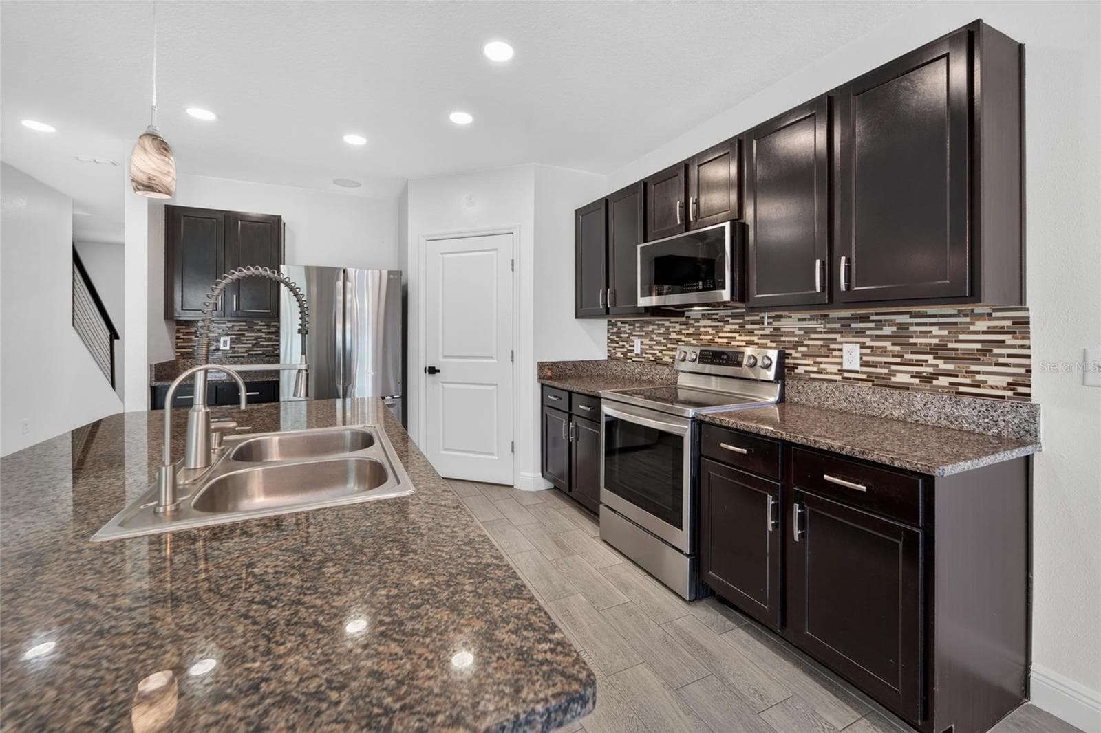 Single Family Residence at 9637 TRONCAIS CIR, THONOTOSASSA, photo 12 of 64