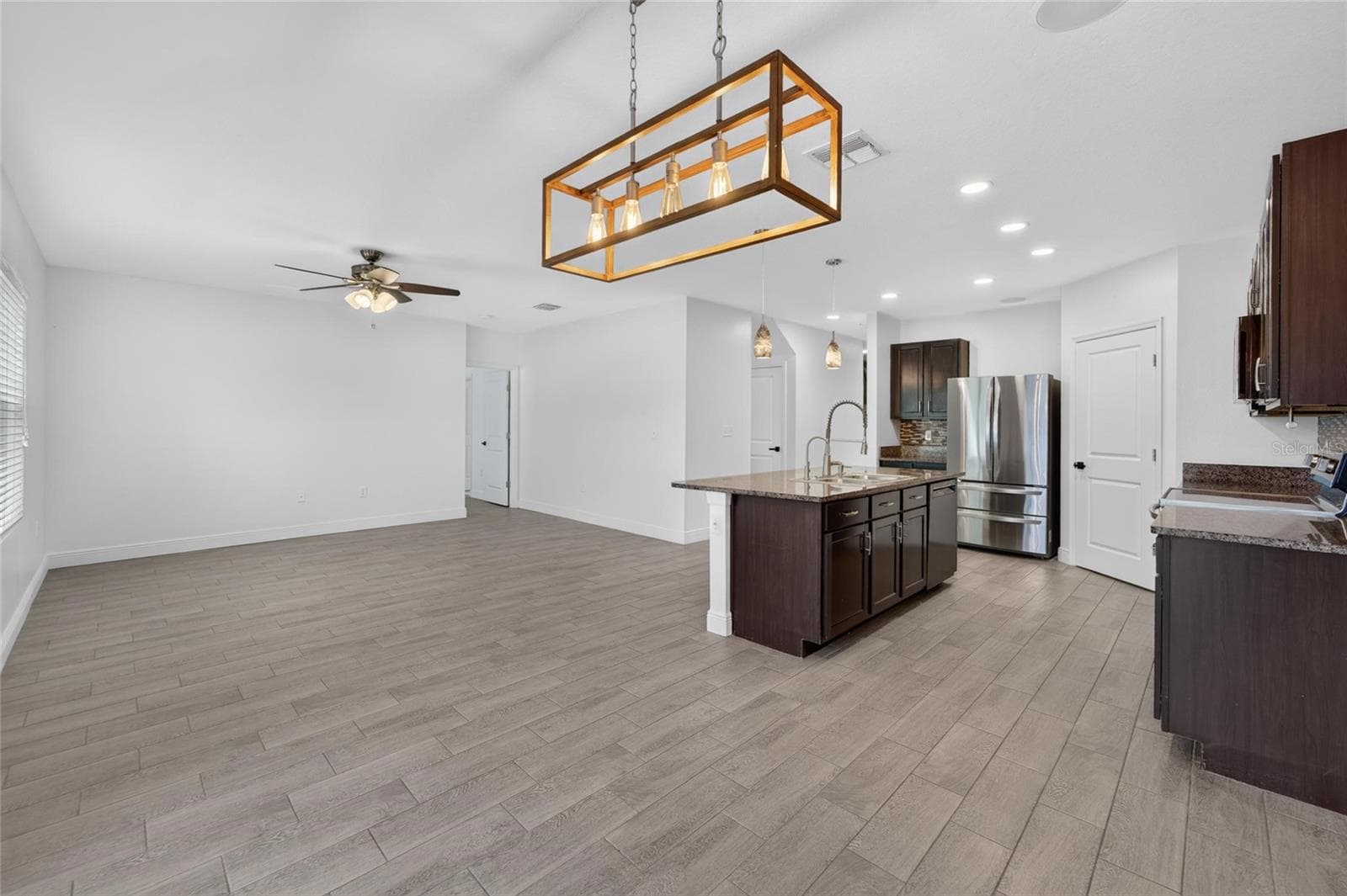 Single Family Residence at 9637 TRONCAIS CIR, THONOTOSASSA, photo 16 of 64