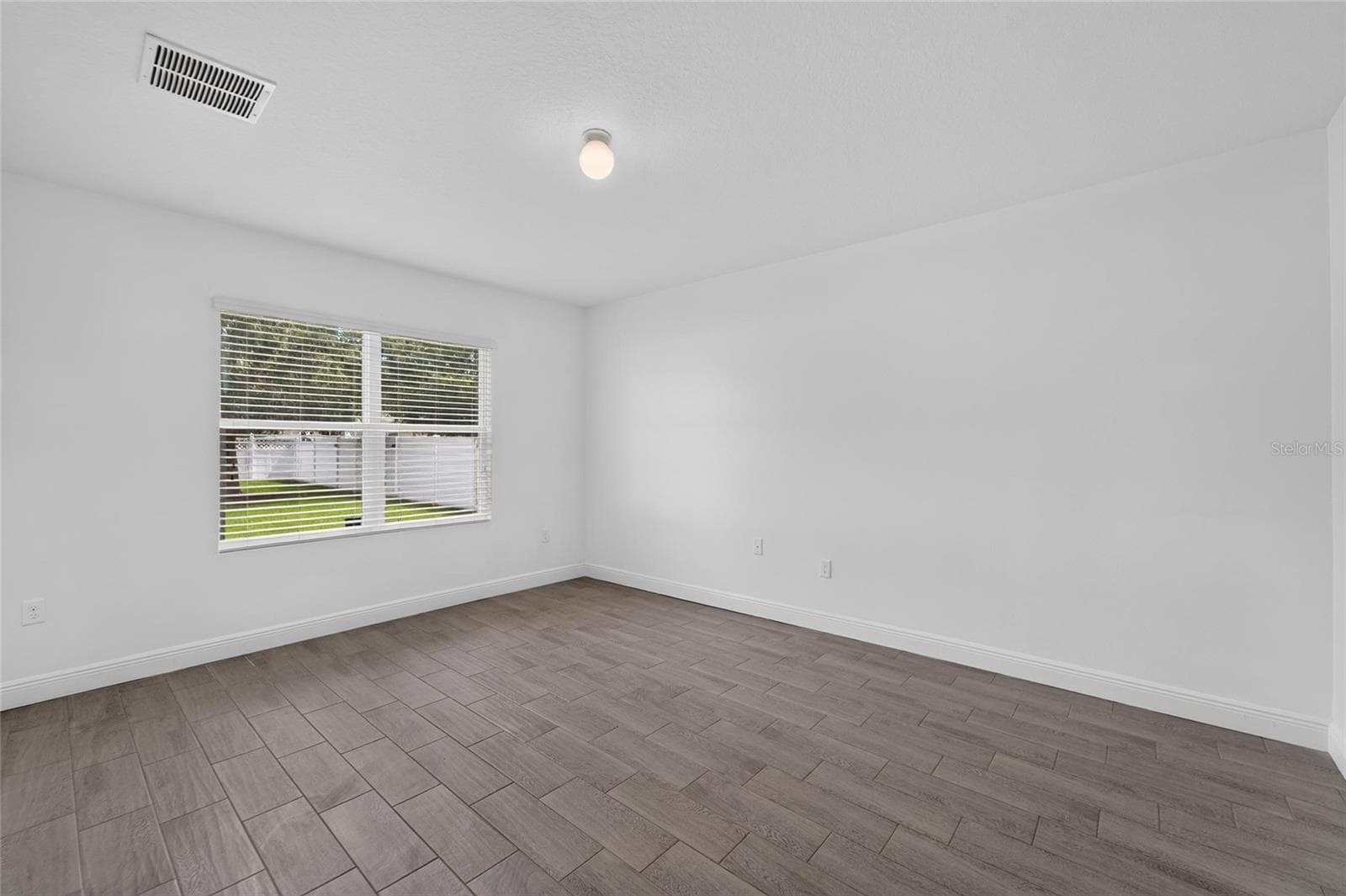 Primary Bedroom 1st Floor - 9637 TRONCAIS CIR, THONOTOSASSA