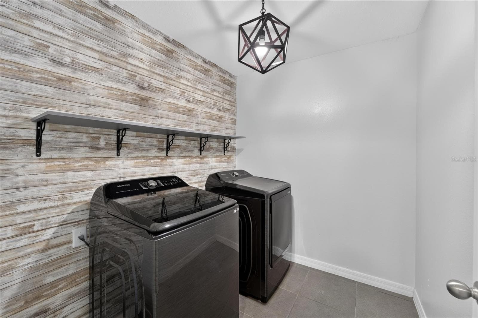 Laundry Room 2nd Floor - 9637 TRONCAIS CIR, THONOTOSASSA