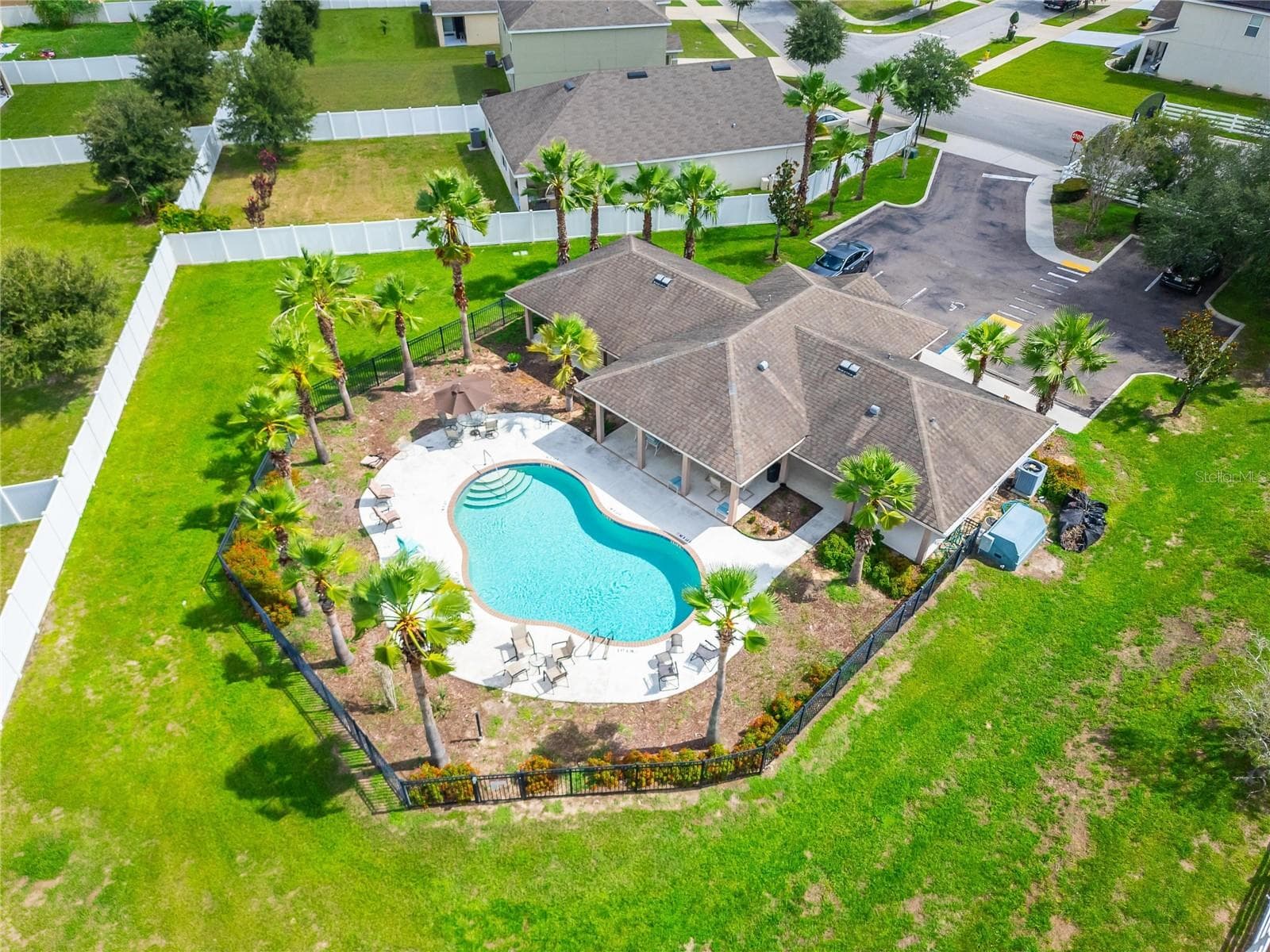 Single Family Residence at 9637 TRONCAIS CIR, THONOTOSASSA, photo 61 of 64