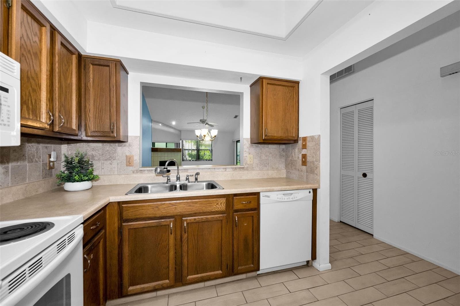 Villa at 3477 HILLMOOR DR, PALM HARBOR, photo 12 of 58