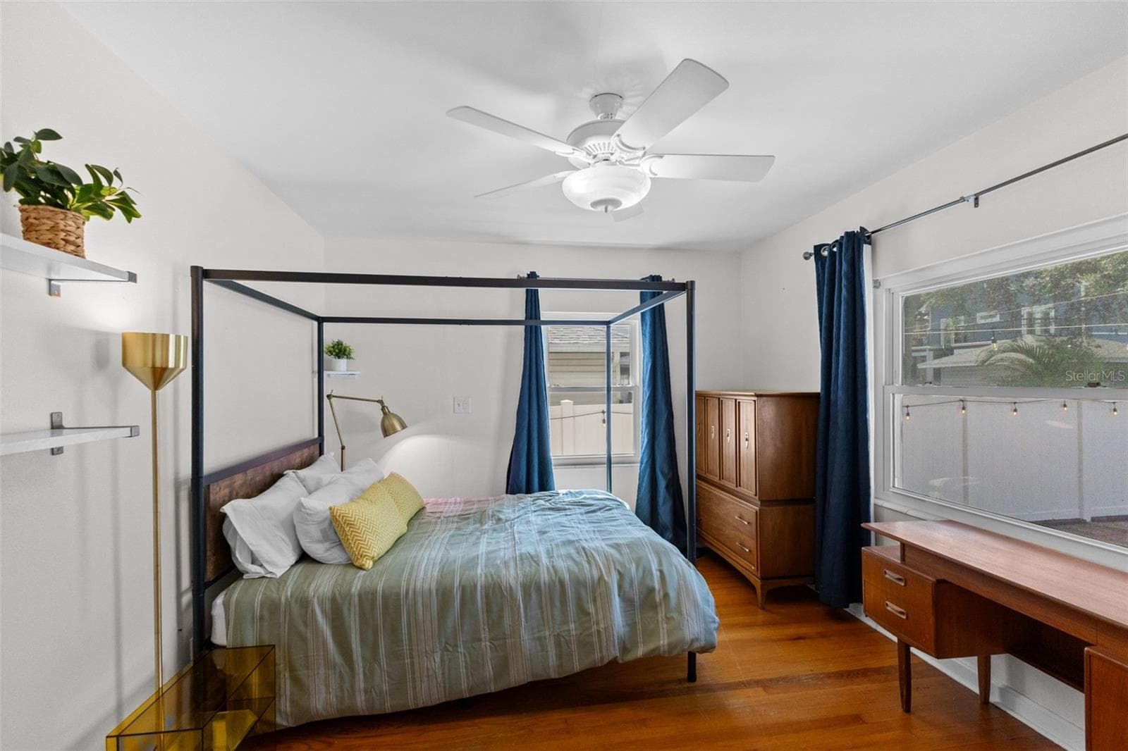 Primary Bedroom with walk-in closet and en suite bathroom - 170 22ND AVE N, ST PETERSBURG