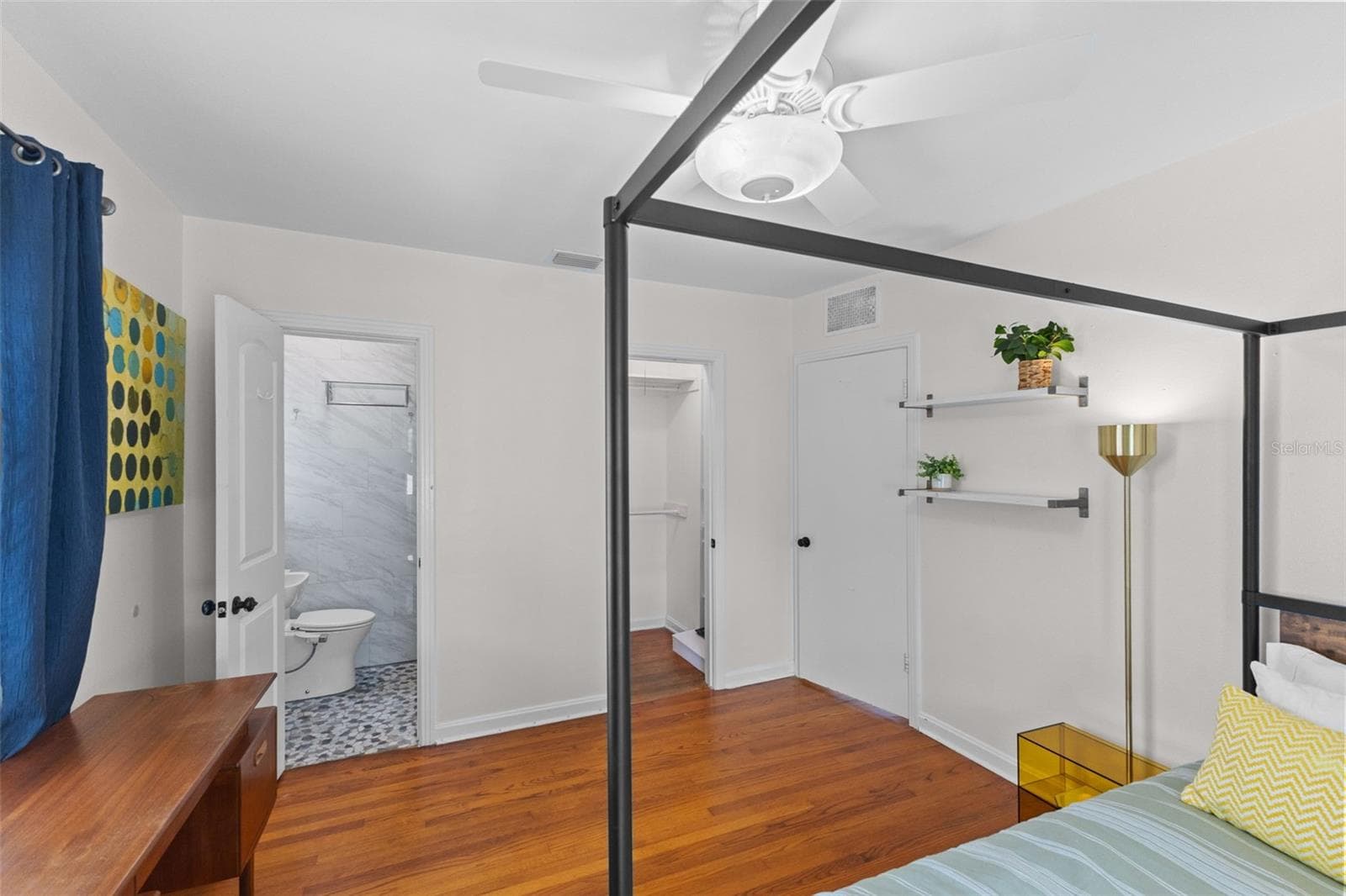 Primary Bedroom with walk-in closet and en suite bathroom - 170 22ND AVE N, ST PETERSBURG