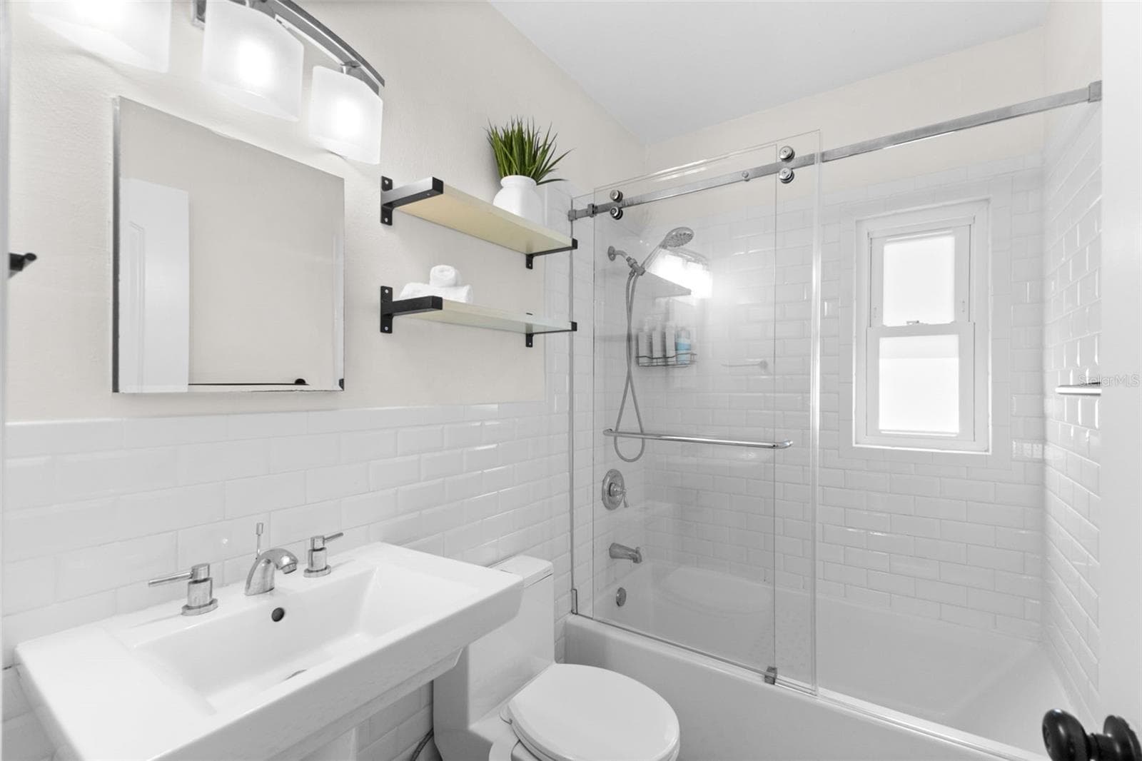 Second/Hall Bathroom with hexagon tile floors - 170 22ND AVE N, ST PETERSBURG