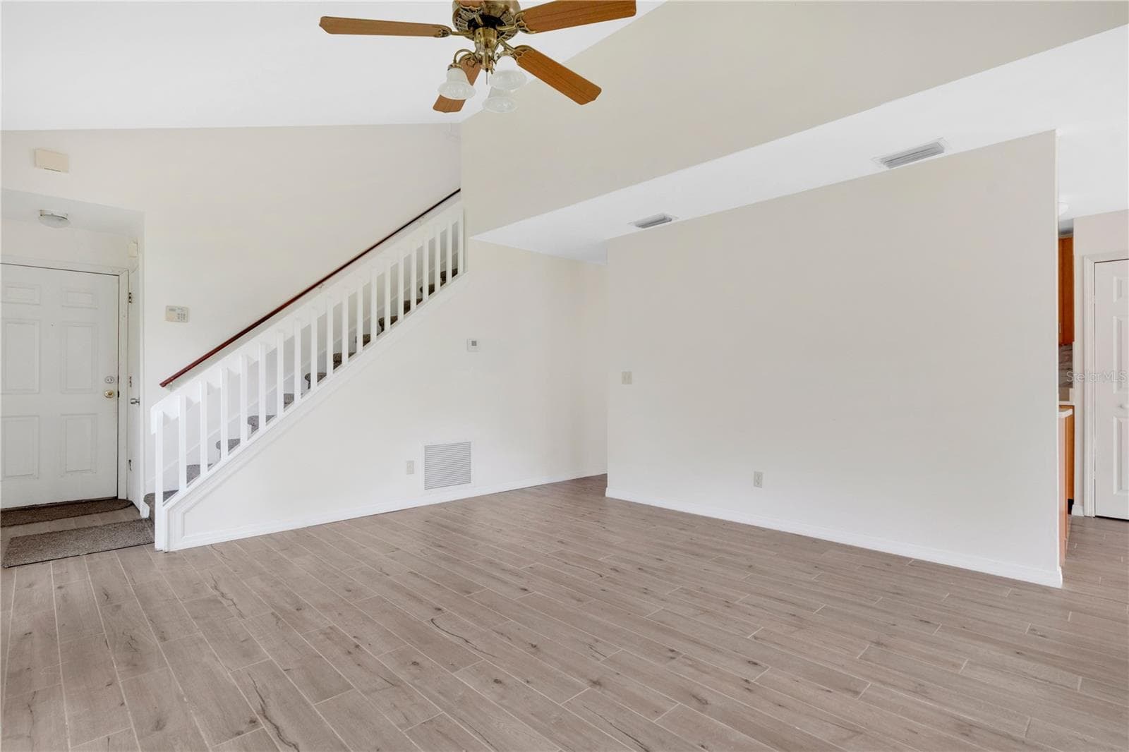Single Family Residence at 11842 ATLIN DR, ORLANDO, photo 3 of 31