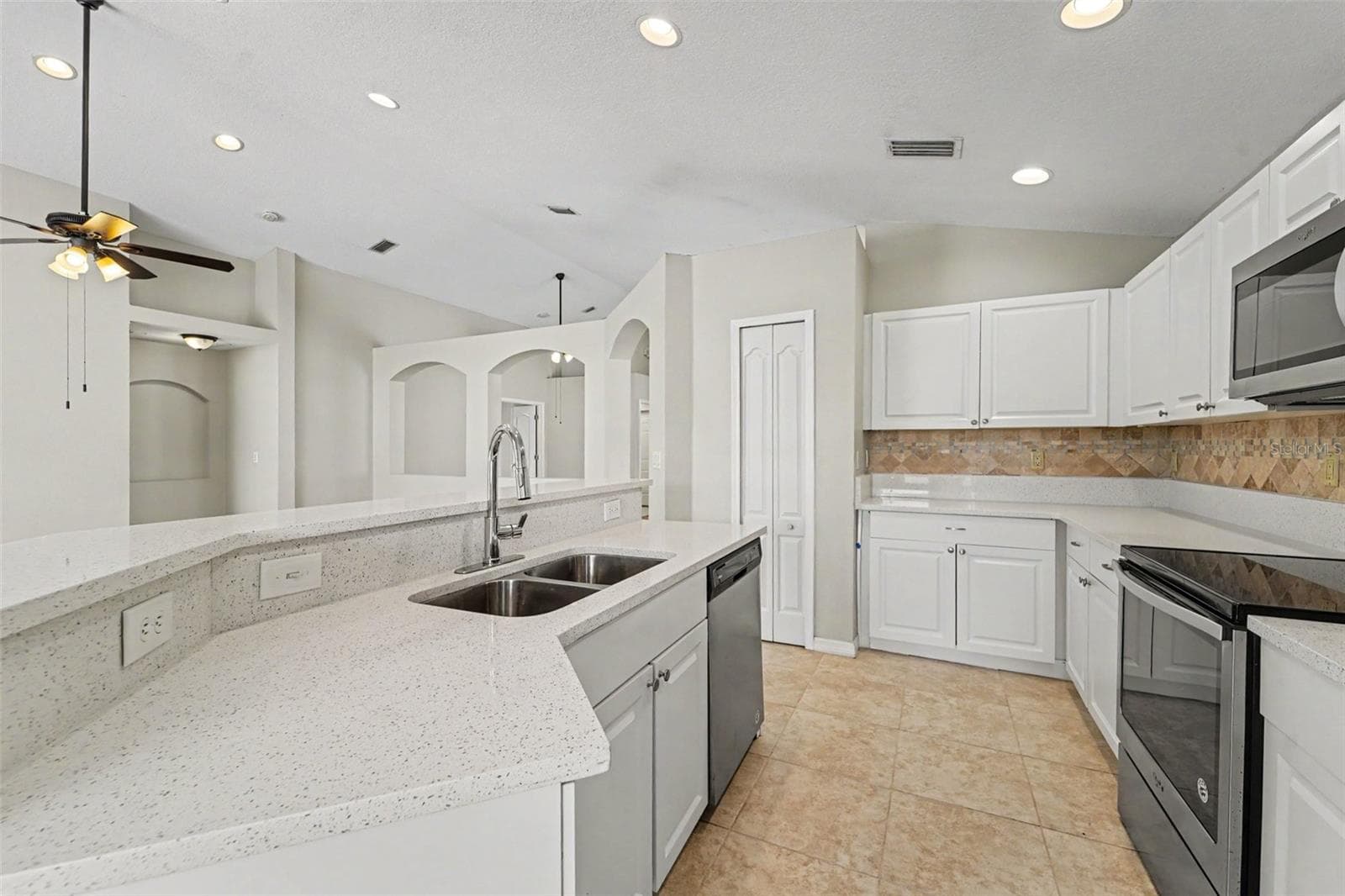 Single Family Residence at 22901 HAWK HILL LOOP, LAND O LAKES, photo 11 of 34