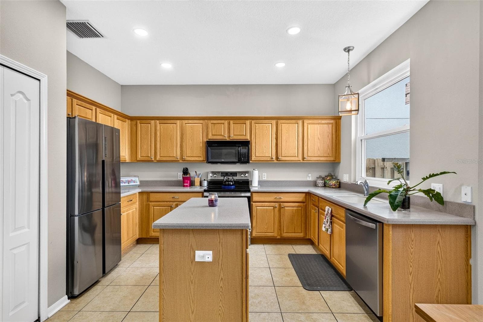 Single Family Residence at 11428 BLUE LILAC AVE, RIVERVIEW, photo 18 of 87