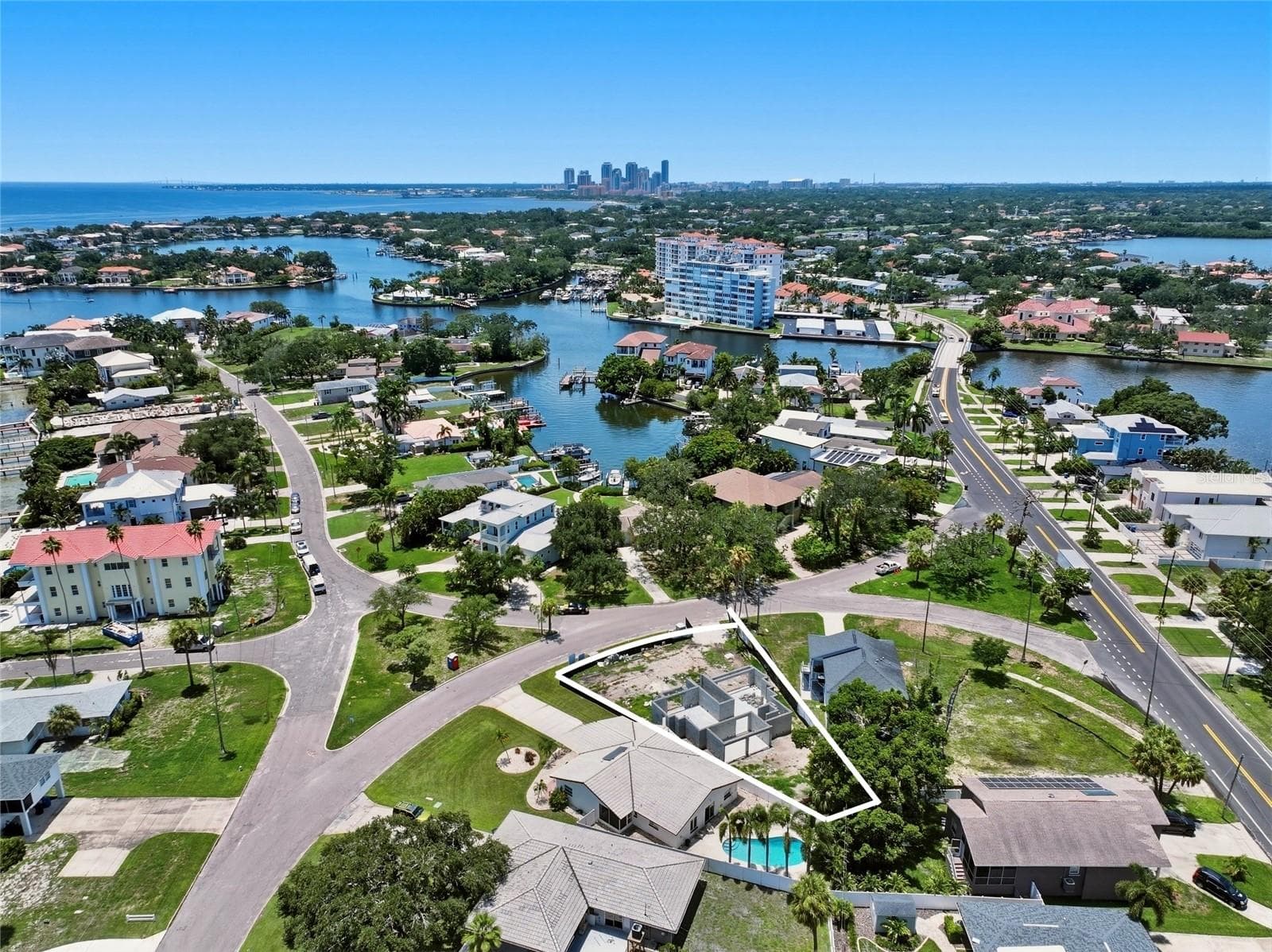 A quick golf cart ride to downtown St Pete, with water views along the way - 3406 BAYSHORE BLVD NE, ST PETERSBURG