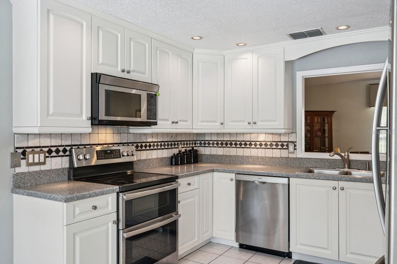 Single Family Residence at 1129 CLIMBING ROSE DR, OCOEE, photo 19 of 55