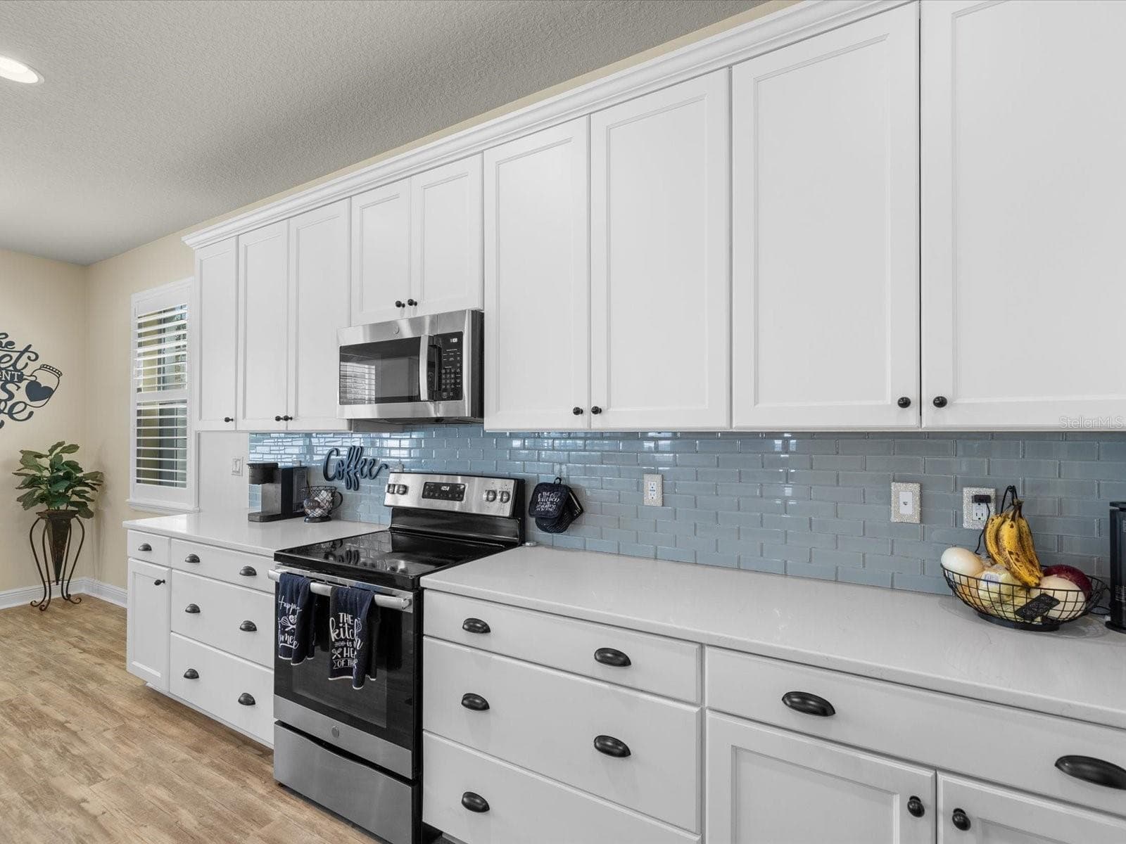 Single Family Residence at 7117 PARK TREE DR, TAMPA, photo 8 of 61