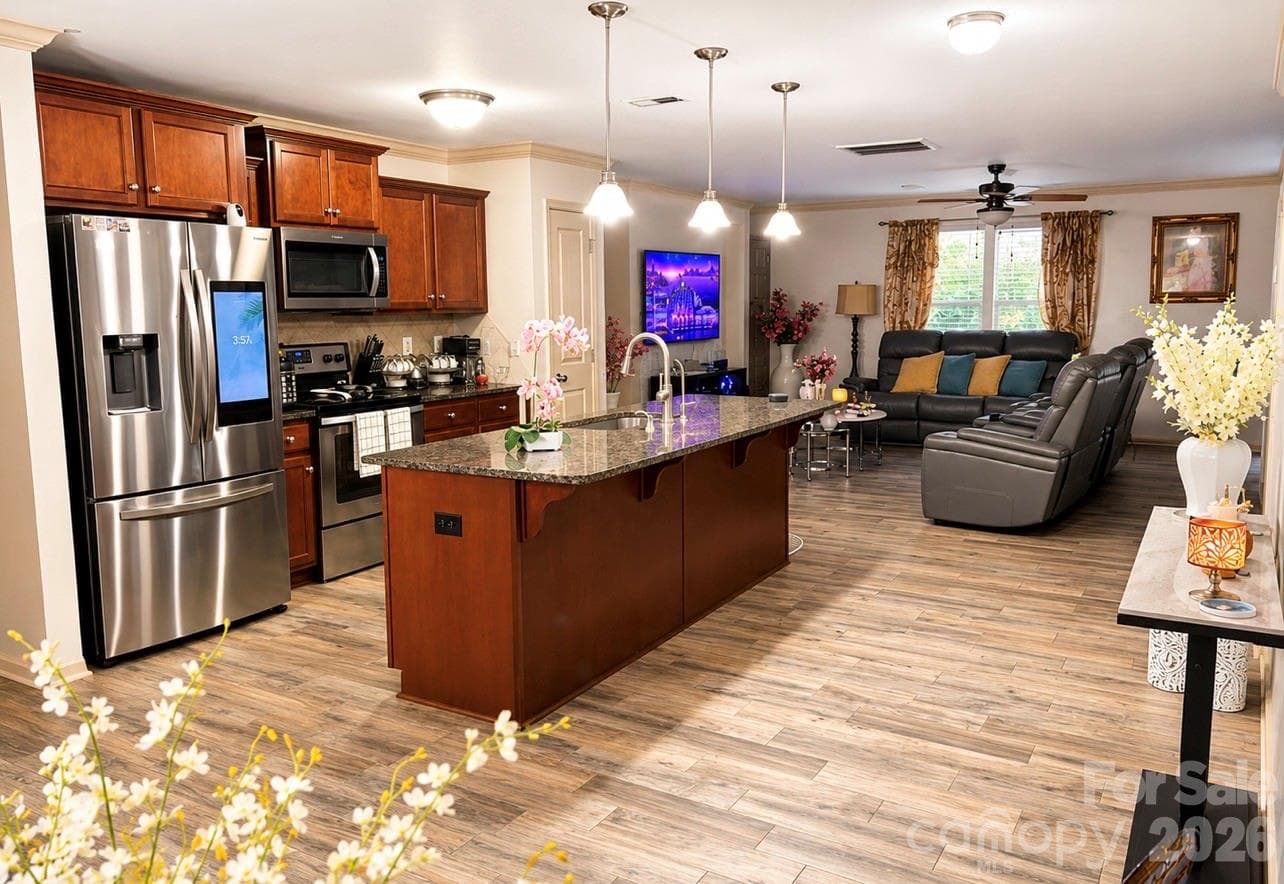 Single Family Residence at 413 Peachtree Road, Charlotte, photo 3 of 15