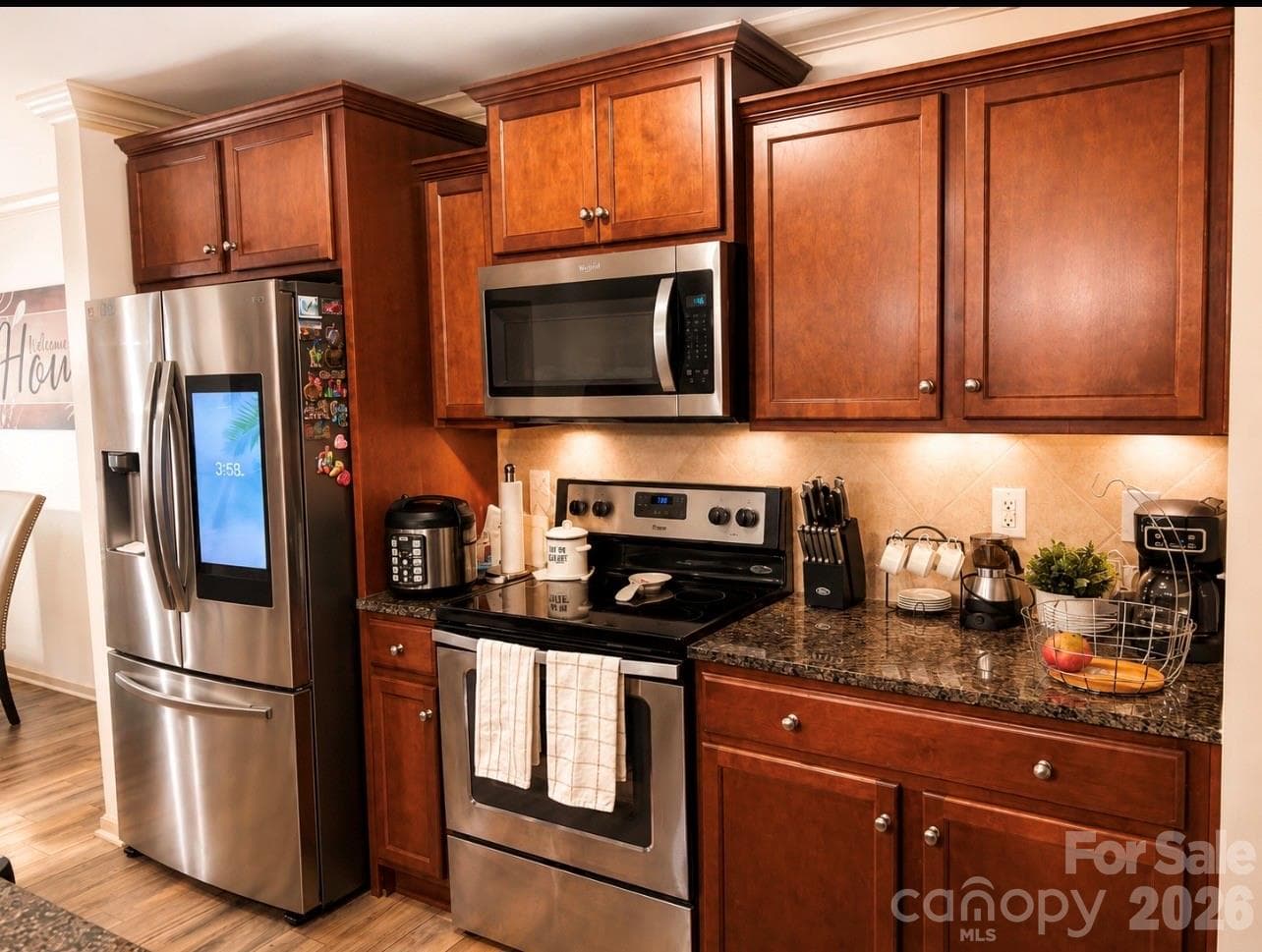 Single Family Residence at 413 Peachtree Road, Charlotte, photo 4 of 15