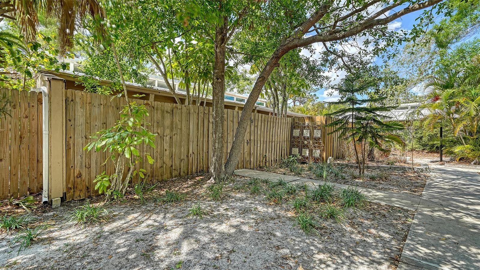Gated Entrance - 500 N JEFFERSON AVE #B-5, SARASOTA