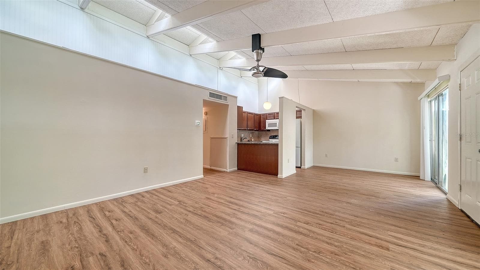 Living Room - 500 N JEFFERSON AVE #B-5, SARASOTA