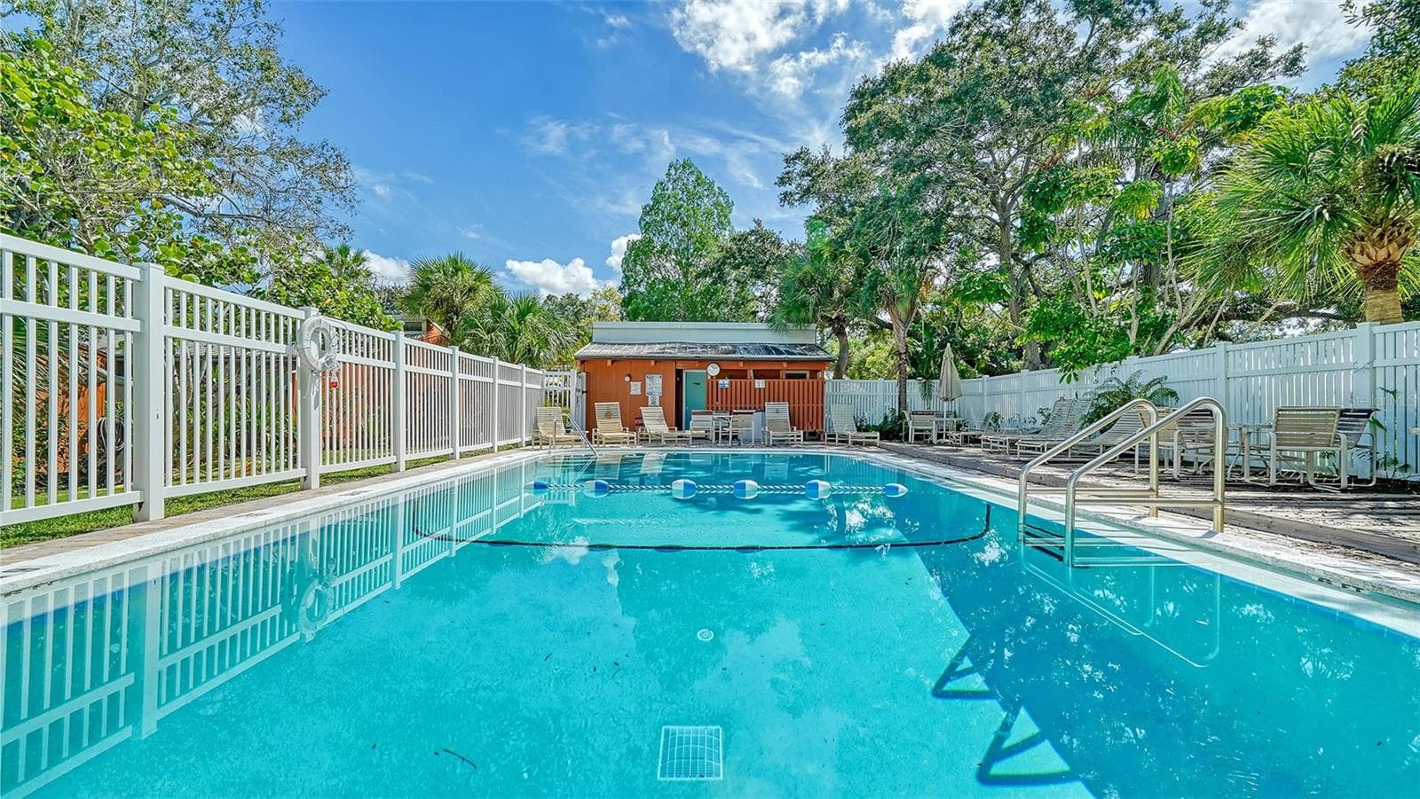 Community Pool - 500 N JEFFERSON AVE #B-5, SARASOTA