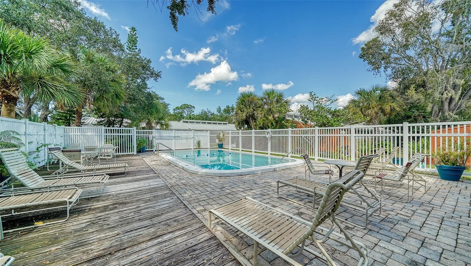 Condominium at 500 N JEFFERSON AVE #B-5, SARASOTA, photo 27 of 33