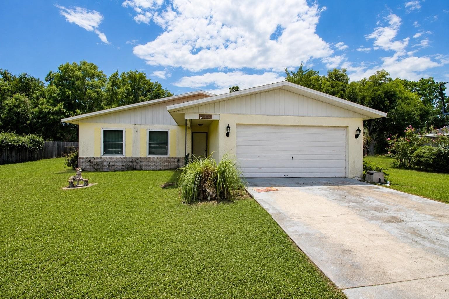 Single Family Residence at 742 BAHIA CIR, OCALA, photo 2 of 37