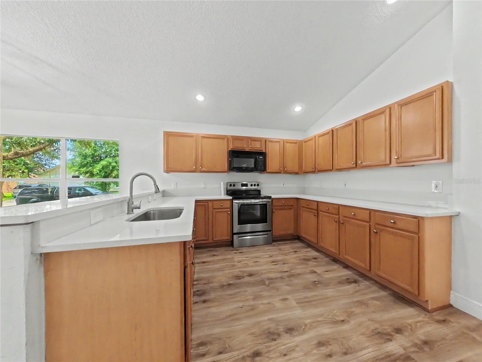 Single Family Residence at 544 CYPRESS TREE CT, ORLANDO, photo 15 of 32