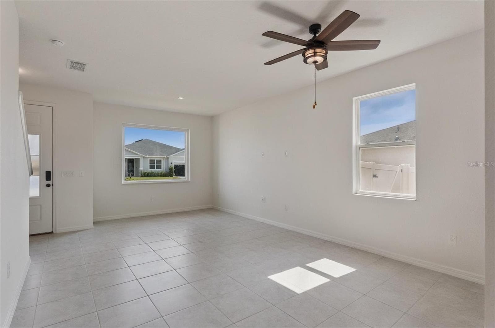 Living room - 15898 BRADICKS CT, CLERMONT