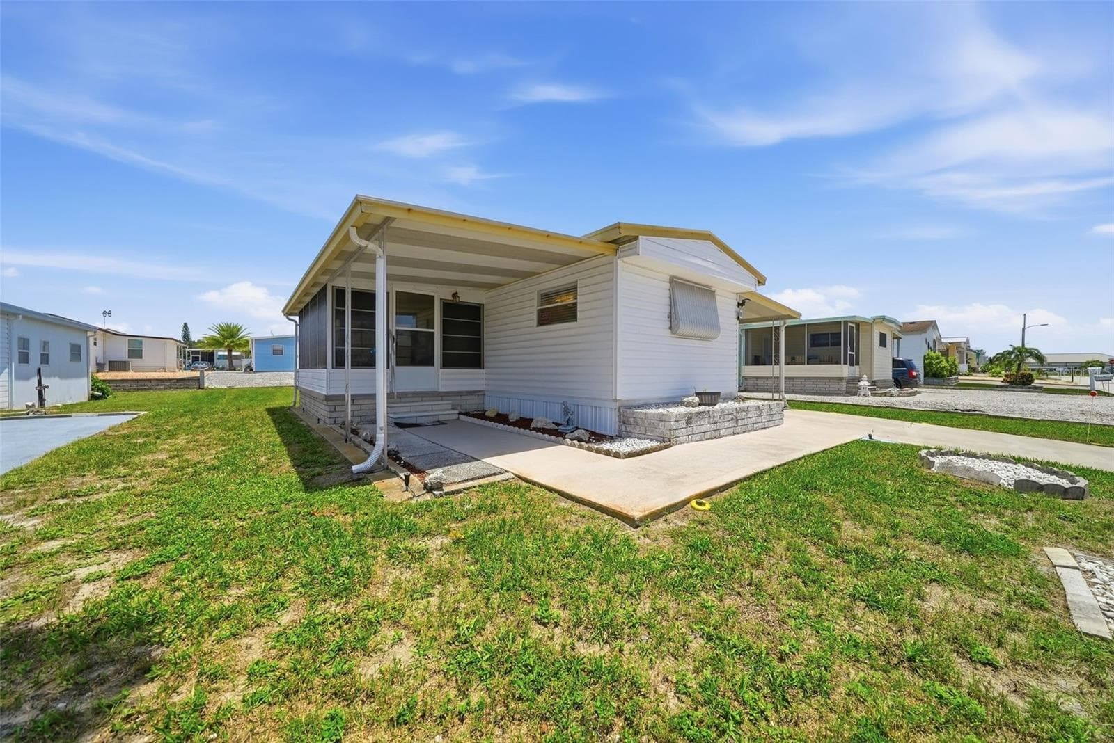 12116 HORSESHOE LN