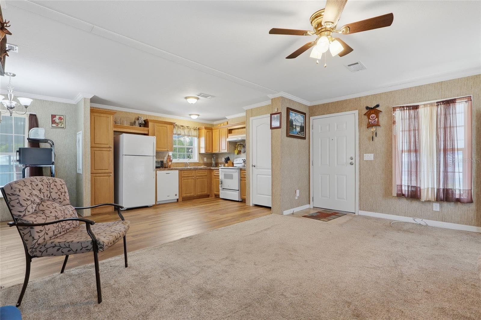 Manufactured Home at 38745 NEW JERSEY AVE, ZEPHYRHILLS, photo 4 of 23