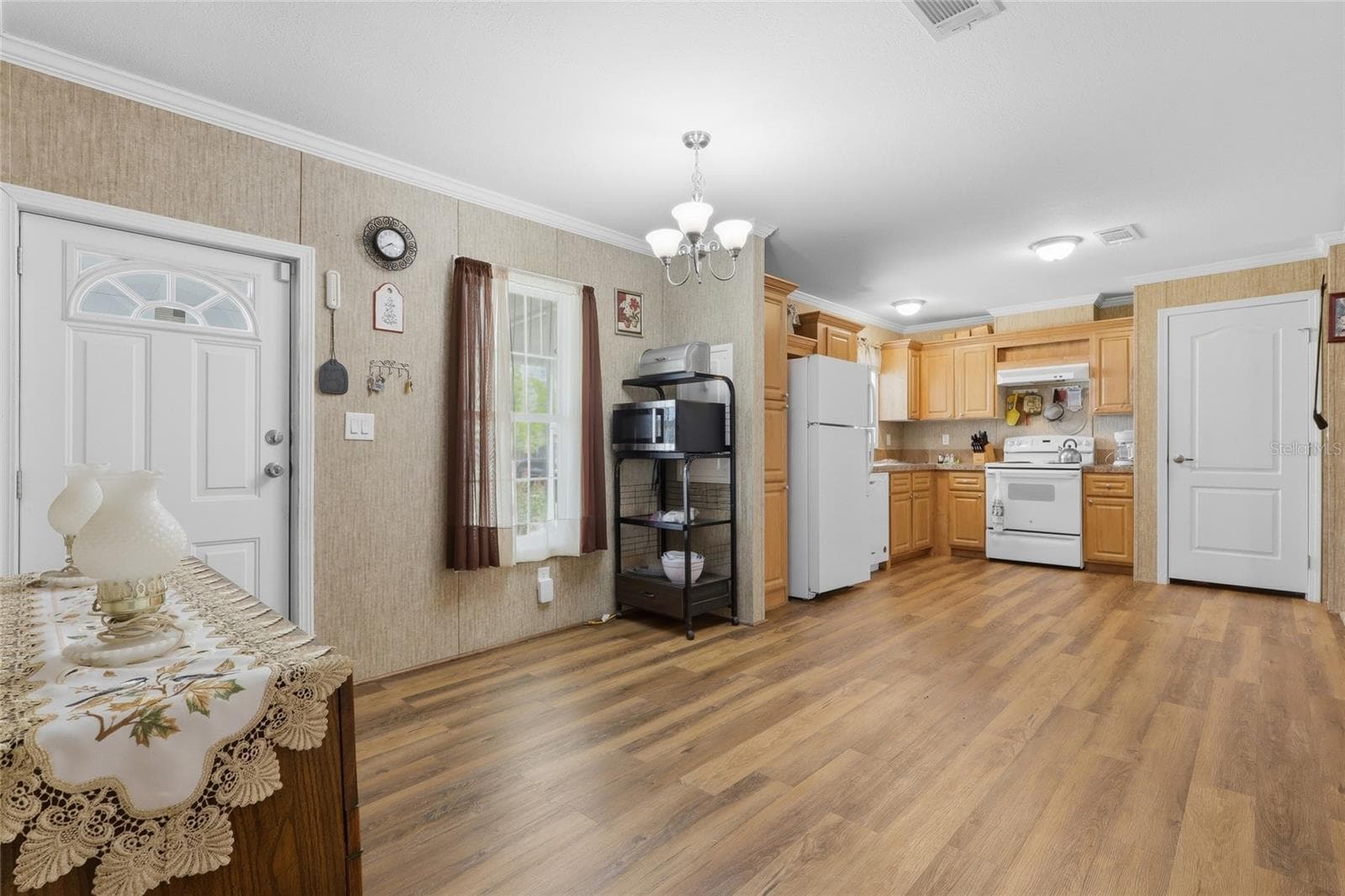 Manufactured Home at 38745 NEW JERSEY AVE, ZEPHYRHILLS, photo 8 of 23
